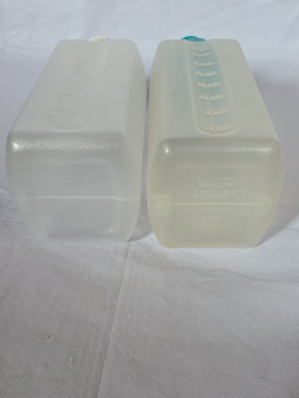 Rubbermaid Lot of 2 VTG Servin’ Saver Leakproof Bottles Flip Top 1 QT/32 oz 2467