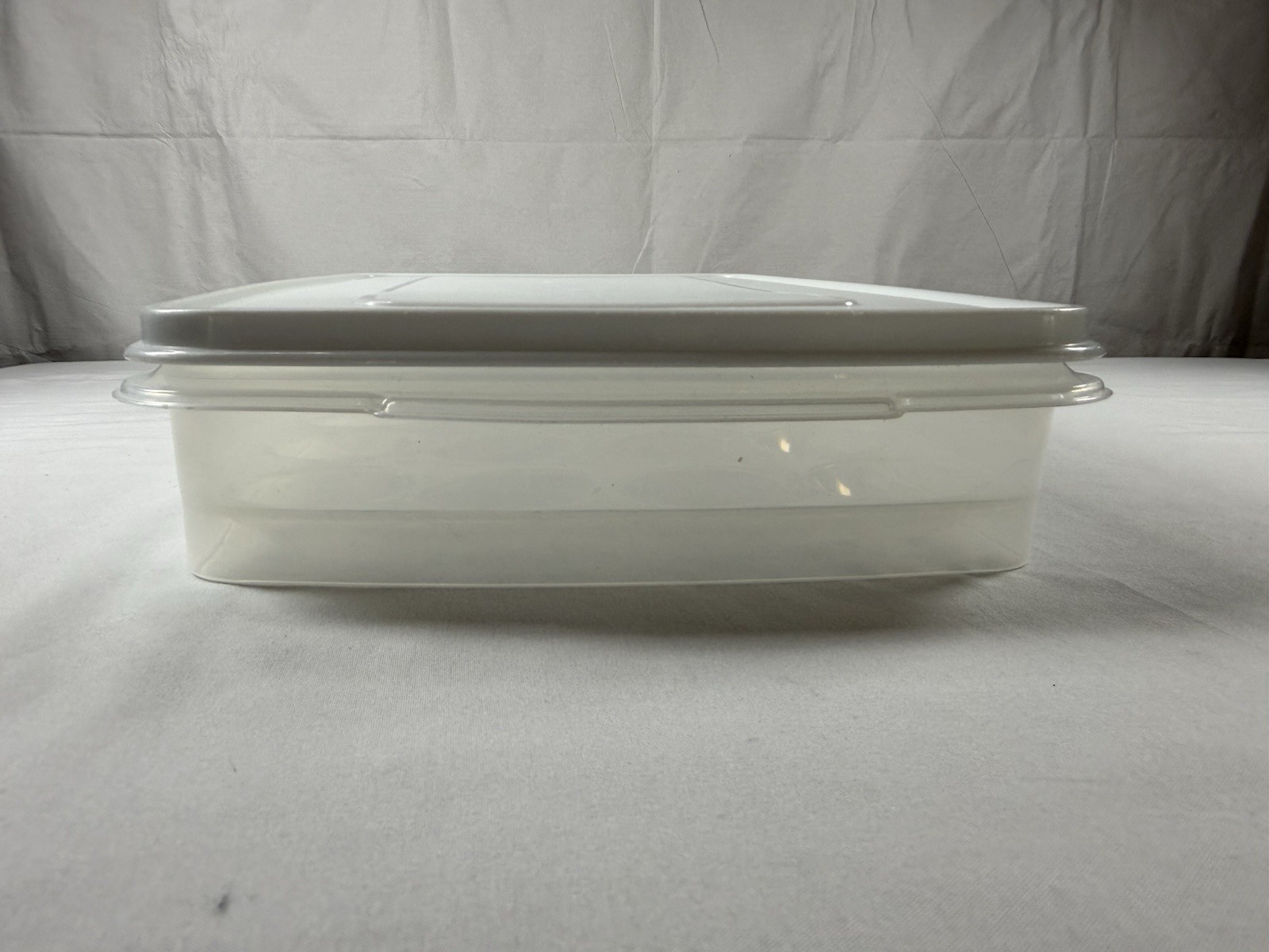 Rubbermaid Servin’ Saver #7 Deviled Egg Keeper Container White Lid
