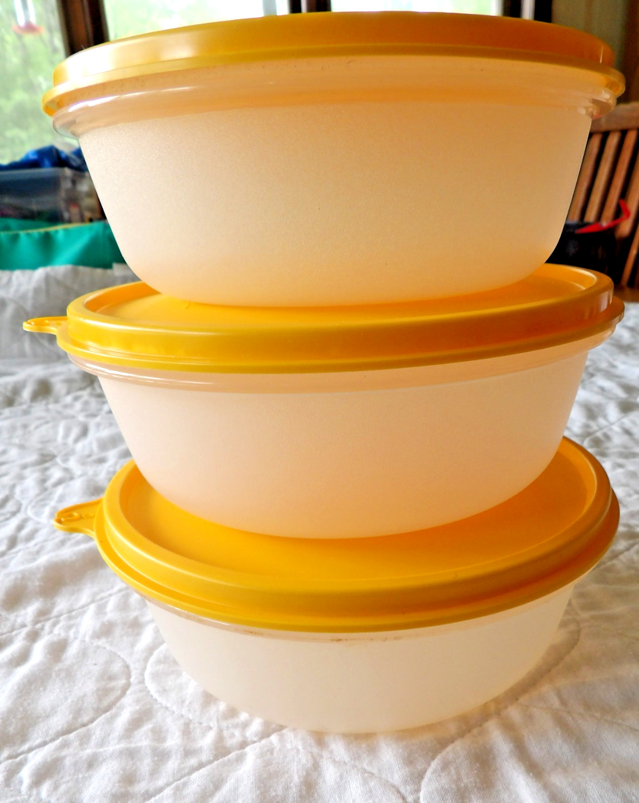 Tupperware Vintage Set of 3, 2 1/2 Cup Salad Bowls w/Yellow Seals NEW 1842-7