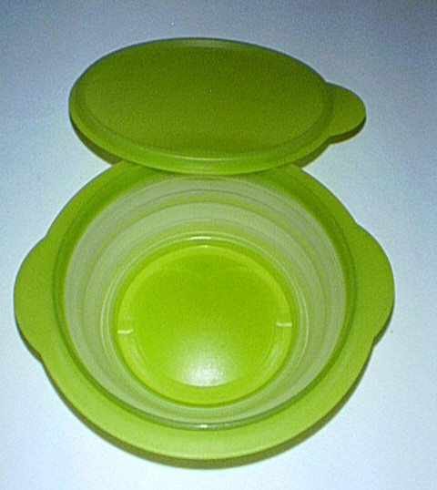 TUPPERWARE 3 Cup/ 700ml FLAT-OUT Microwave Bowl #5452A & Seal #5454A APPLE GREEN