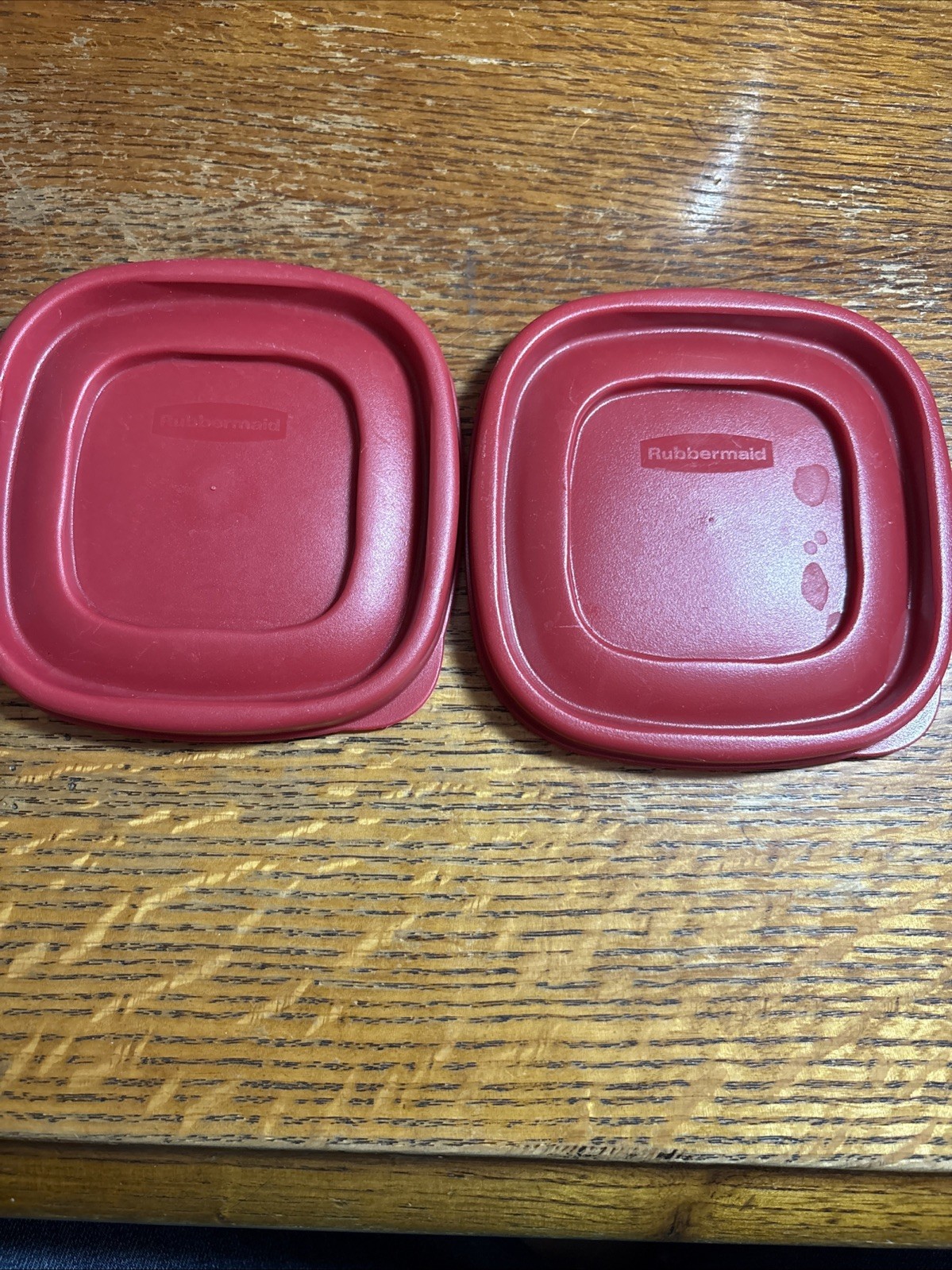 Rubbermaid 7J58 Red Plastic 4″ inside Dimension Snap On Replacement Lid