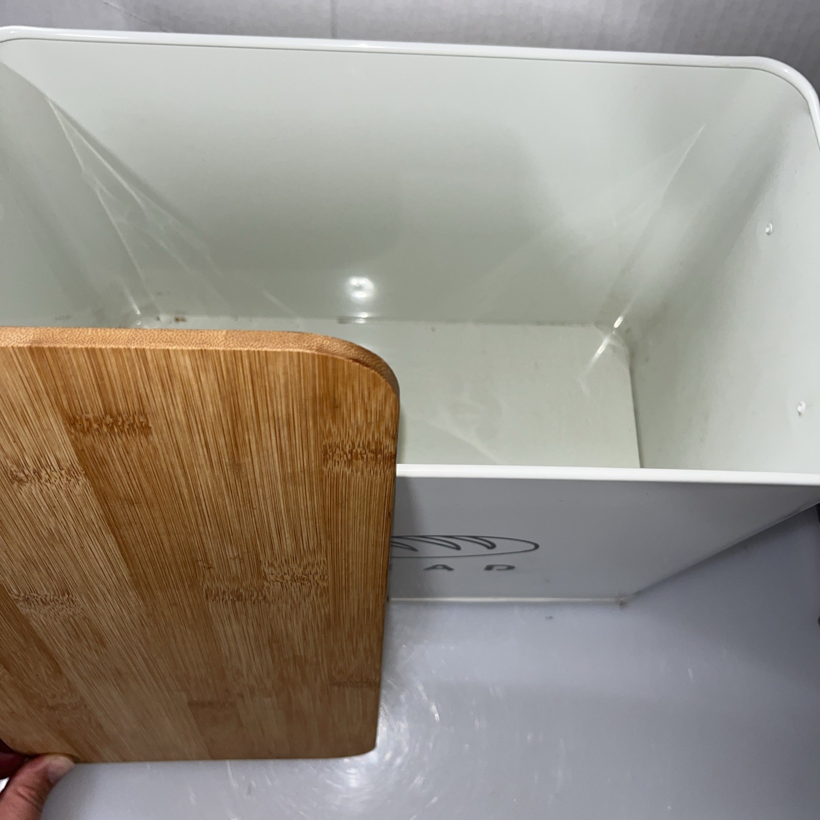Metal Bread Bin – Bread Box with Bamboo Lid and Integrated Chopping Board 33×23