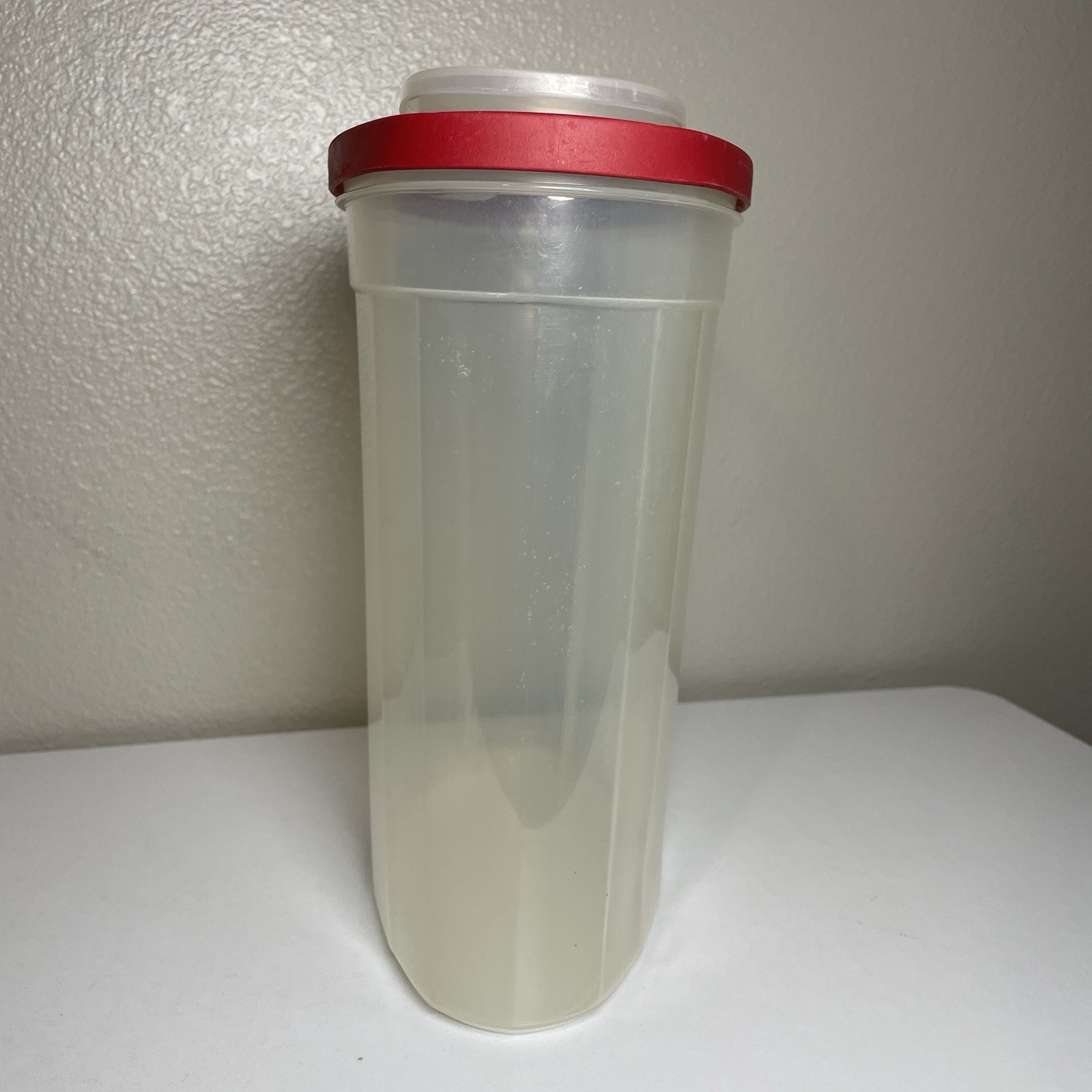 RUBBERMAID 1.5 Gallon Cereal Keeper Food Storage Container Pour Lid