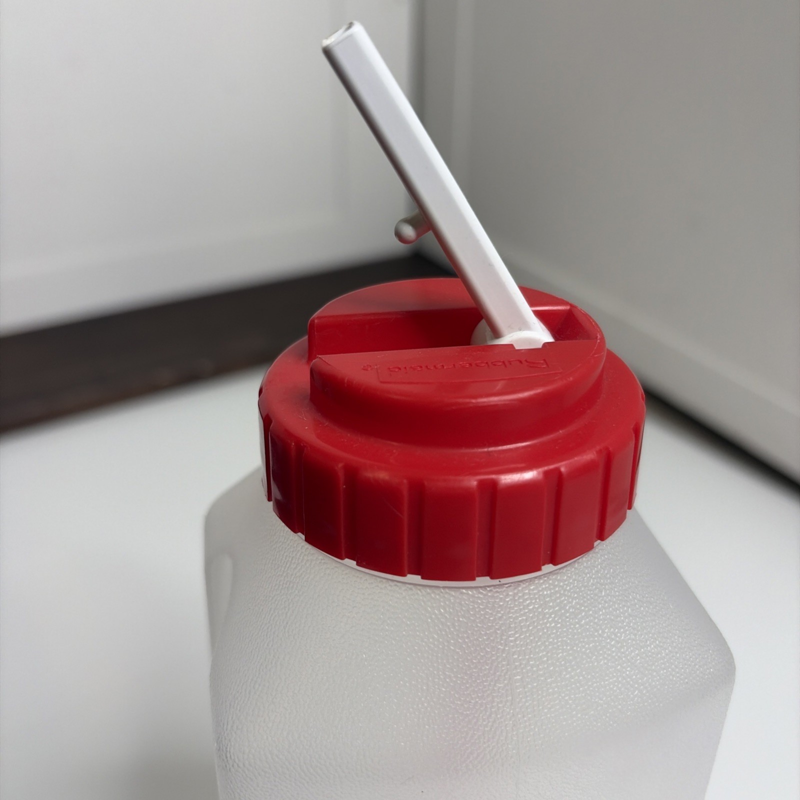 Vintage Rubbermaid Sippin’ Saver 1 Quart Drink Bottle With Straw