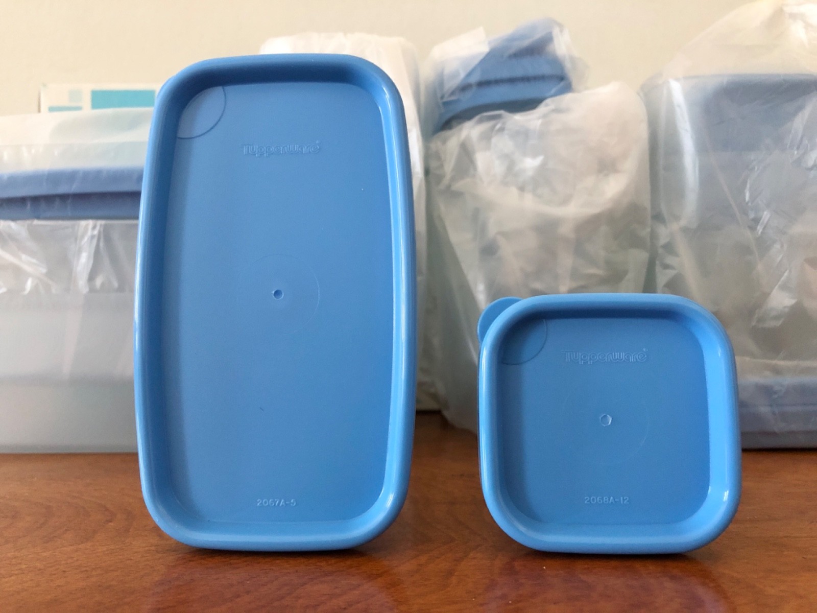 TUPPERWARE HANDY FUNCTIONAL PETITE SQUARE CONTAINERS (14 PIECES)*NEW IN ORG BOX*