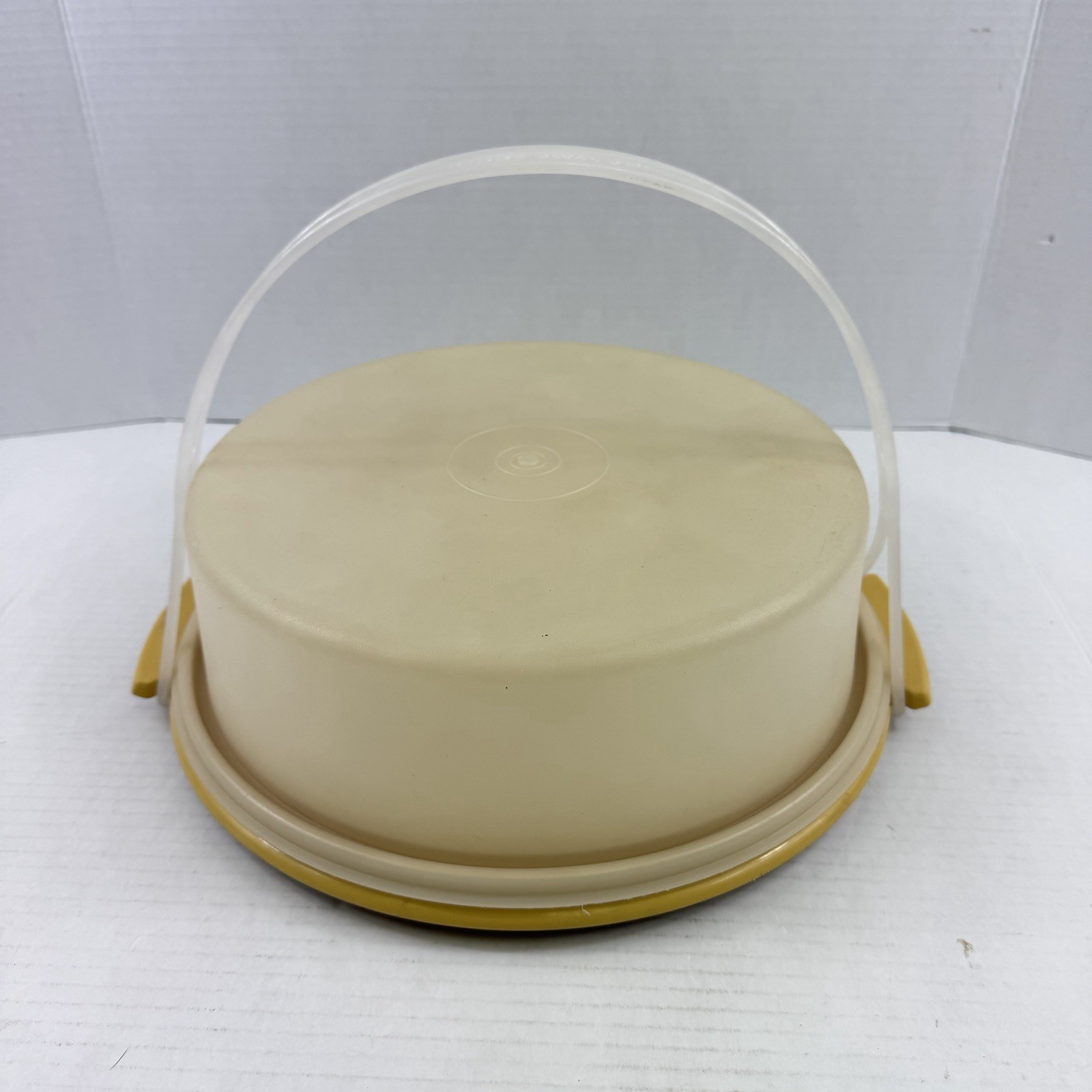 Vintage 70s Tupperware Cake Pie Keeper Taker Carrier Harvest Gold Lidded Storage