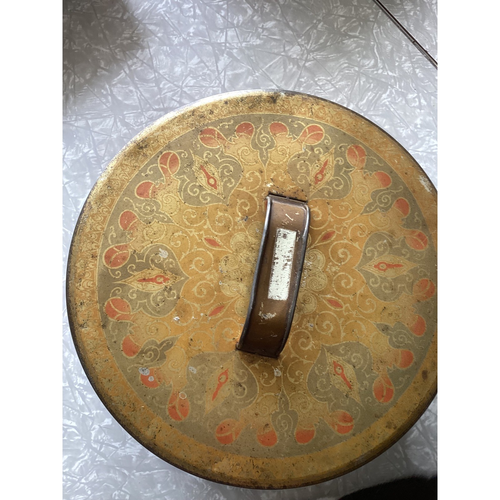 Vintage Perfection Metal Cake Carrier Round Gold Paisley Litho Tin Retro Kitchen