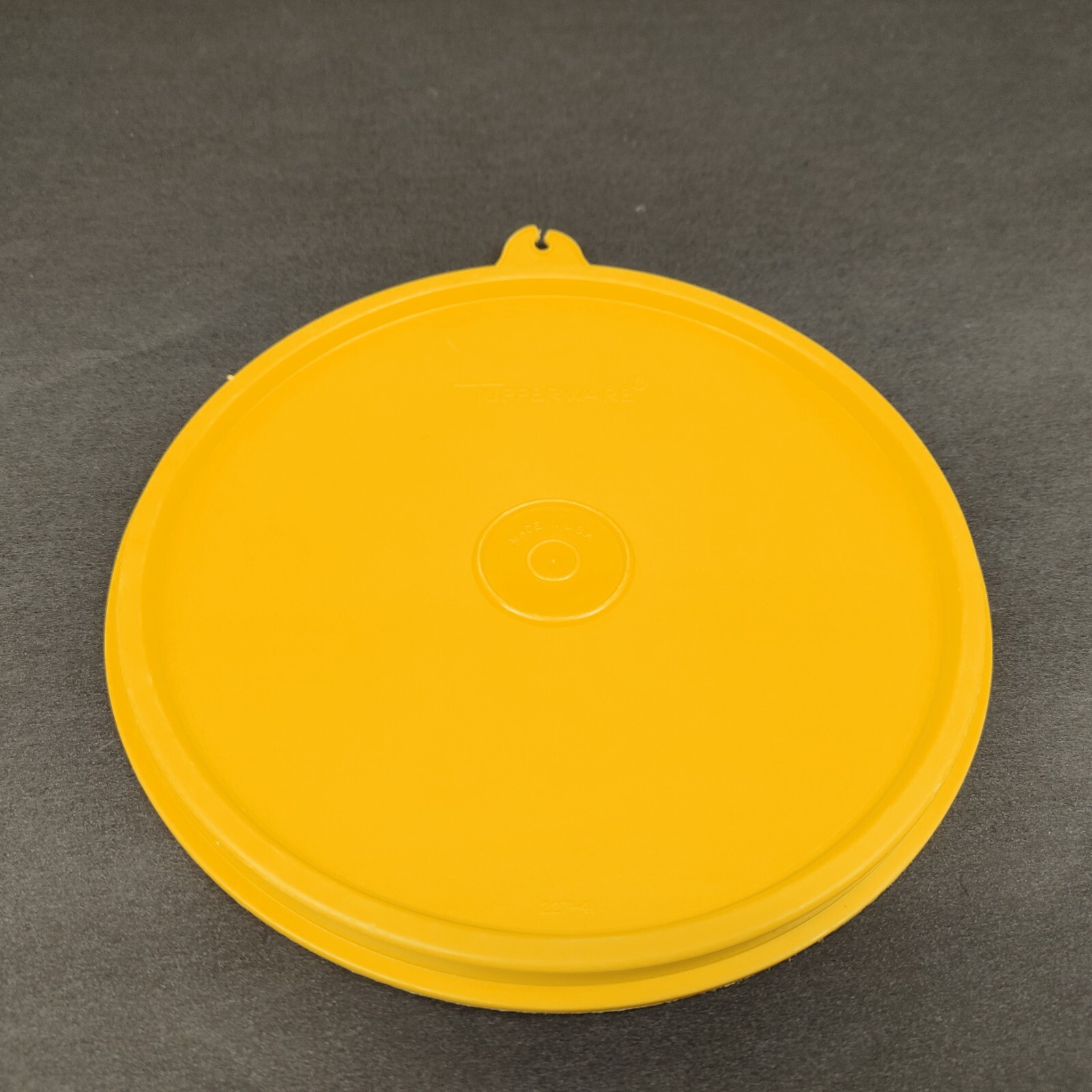 Tupperware 227-41 Replacement Lid Harvest Gold Yellow Round 6″ Interior C Tab