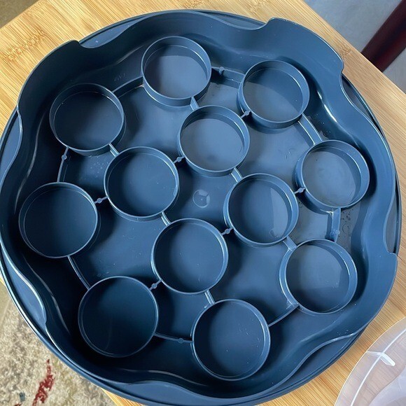 Cake & Cupcake Carrier w/Clear Top and Grey Botton Holds 12 Cupcakes