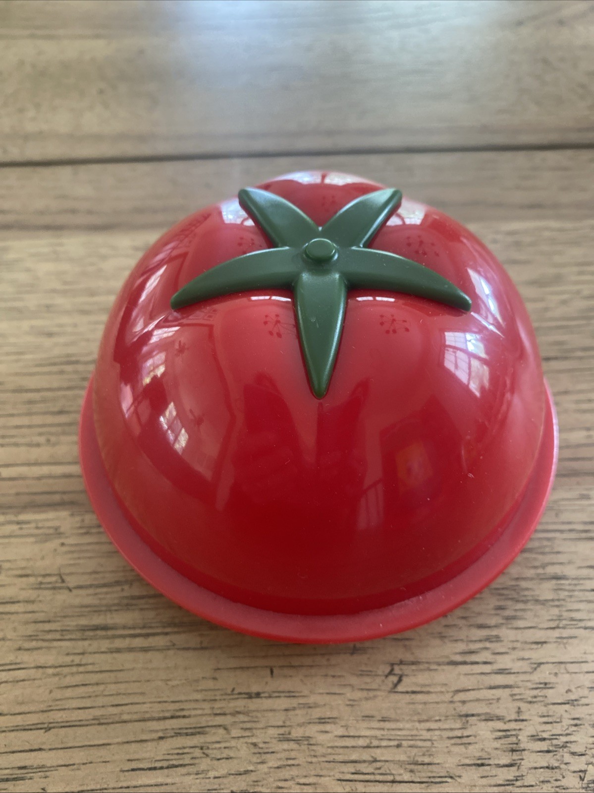 Joie Tomato Keeper Red & Green Plastic Storage Container Locking Lid 4.75”