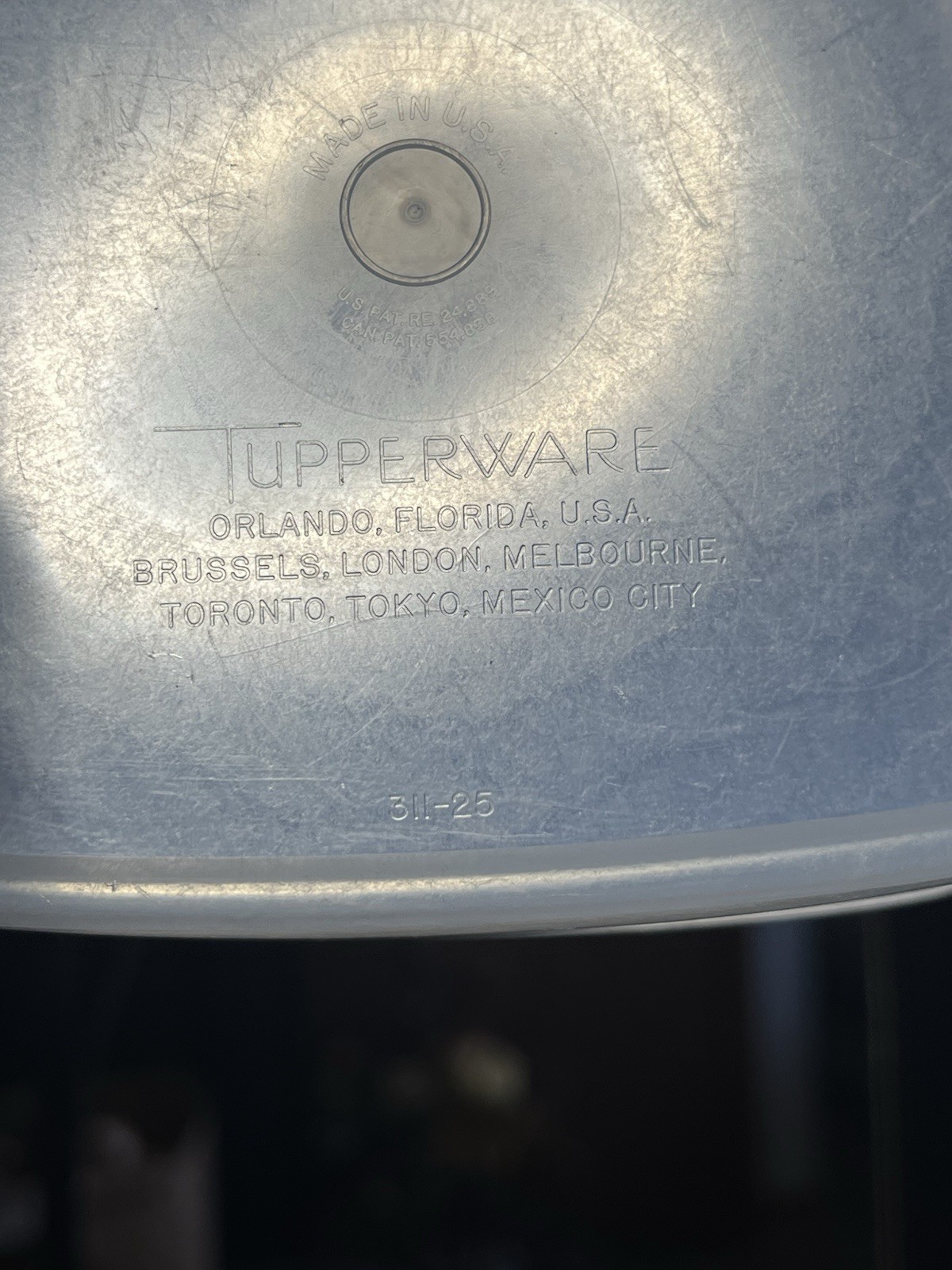 Tupperware sheer 30oz SQUARE ROUNDS CONTAINER 311-25 with Tupper Seal Lid 310-13