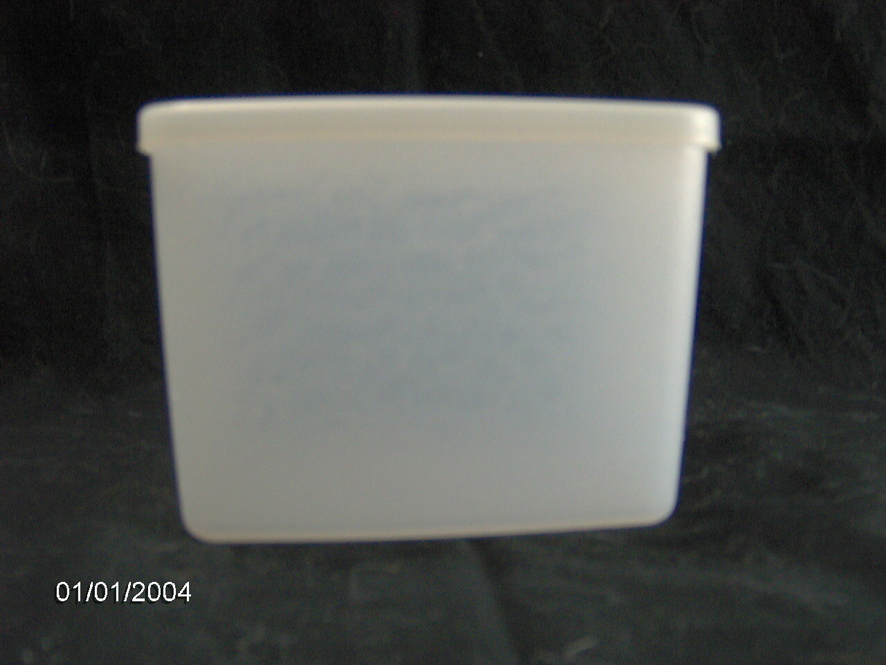 TUPPERWARE 30 Ounce SQUARE ROUND CONTAINER #312 SNACKS STORAGE FREEZER Sheer EF