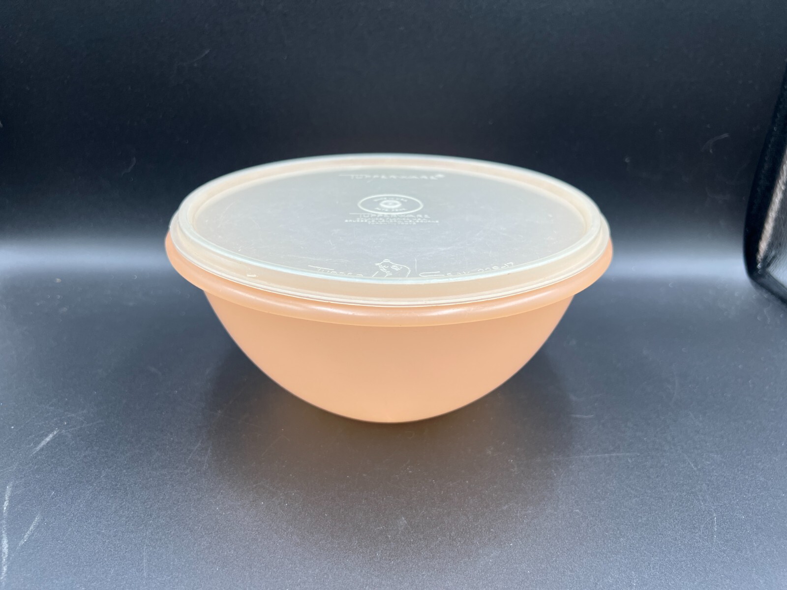 Tupperware Wonderlier Mixing Bowl 236-4 w/ TupperSeal Lid 229-17 Pastel Peach