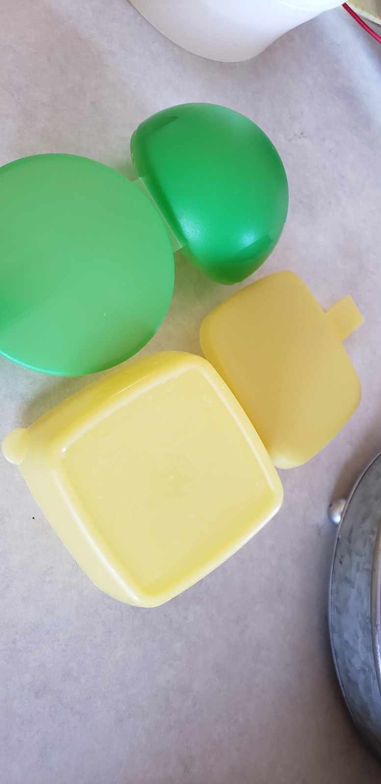 Tupperware Forget Me Not Onion Tomato Hanging Holders Lot of 2 EUC!!