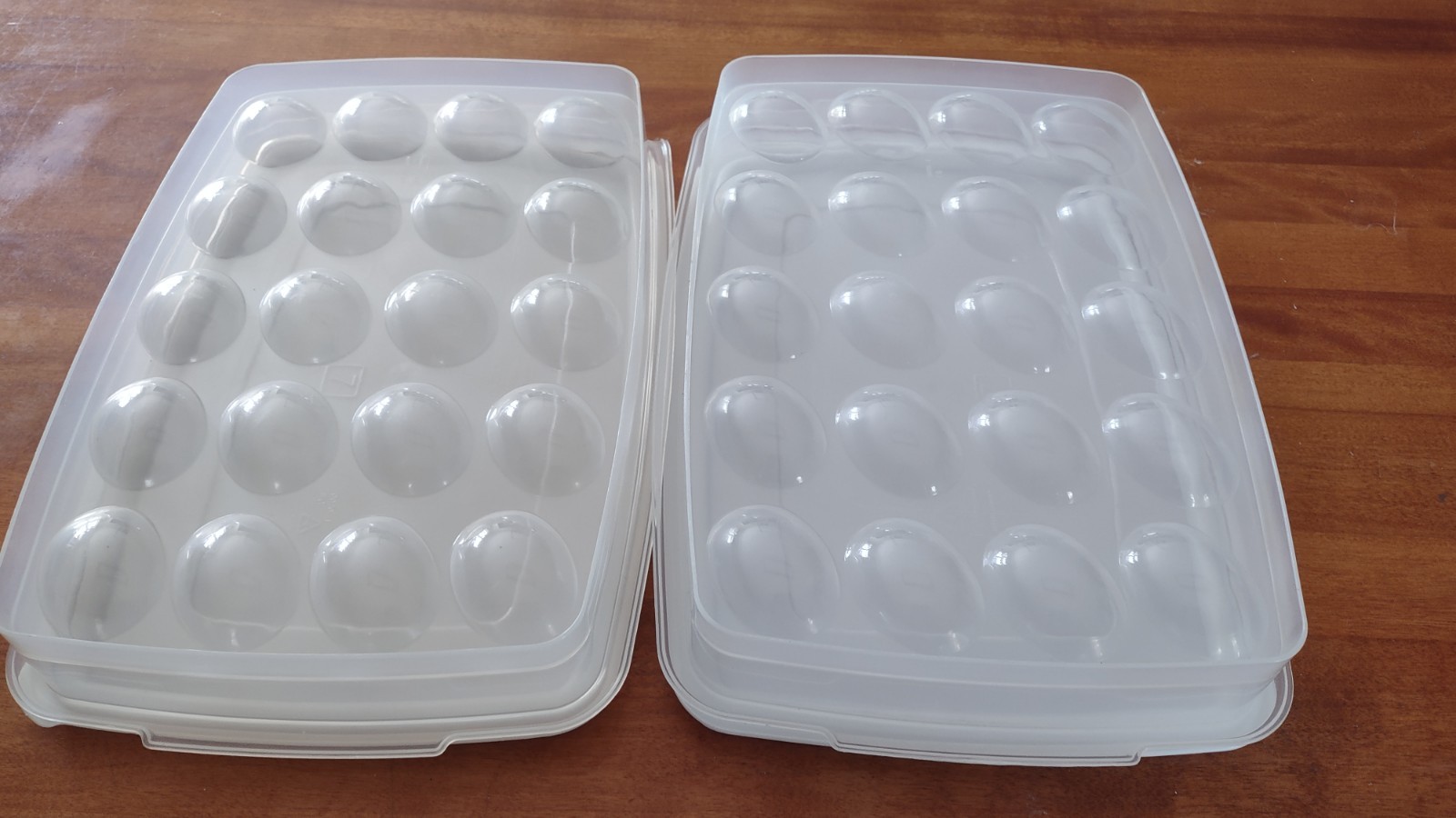 Rubbermaid Servin’ Saver Container (2) Beige White Lid Deviled Egg Keeper USA