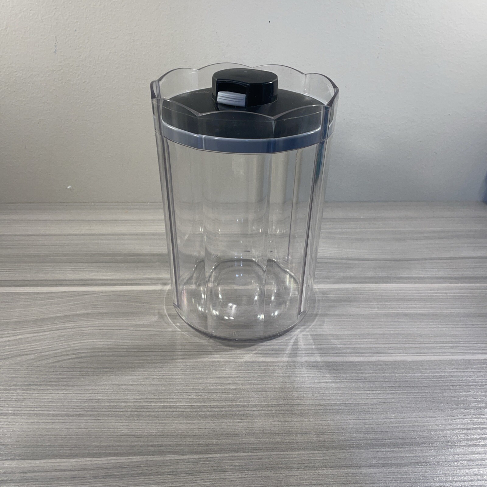Tupperware Krystal Canister Squeeze-to-open Seal 1.25L / 5 Cups New! READ