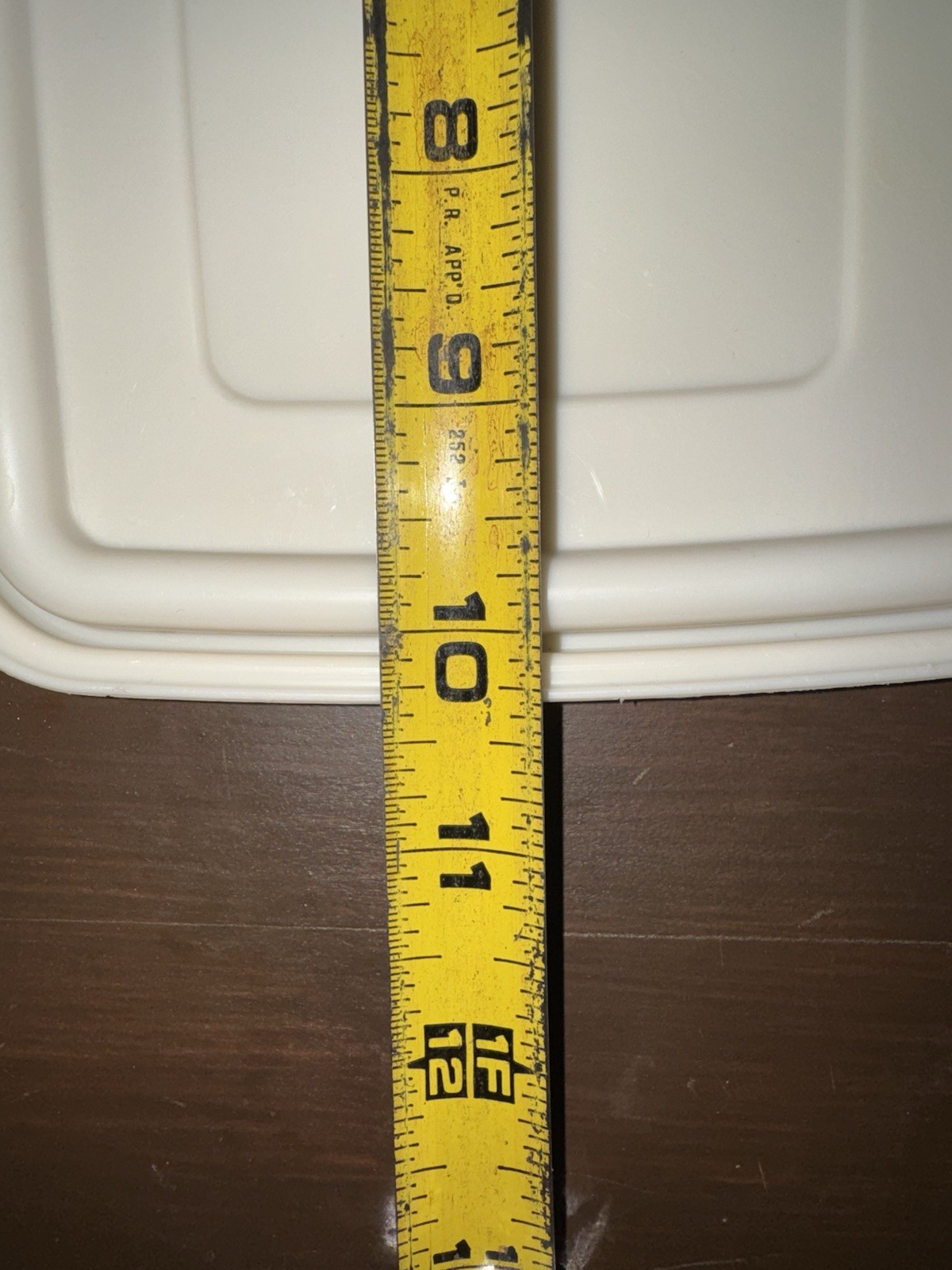 Rubbermaid Servin Saver & Easy To Find Lid #9 Almond Approx 6”x10.5”, See Pics