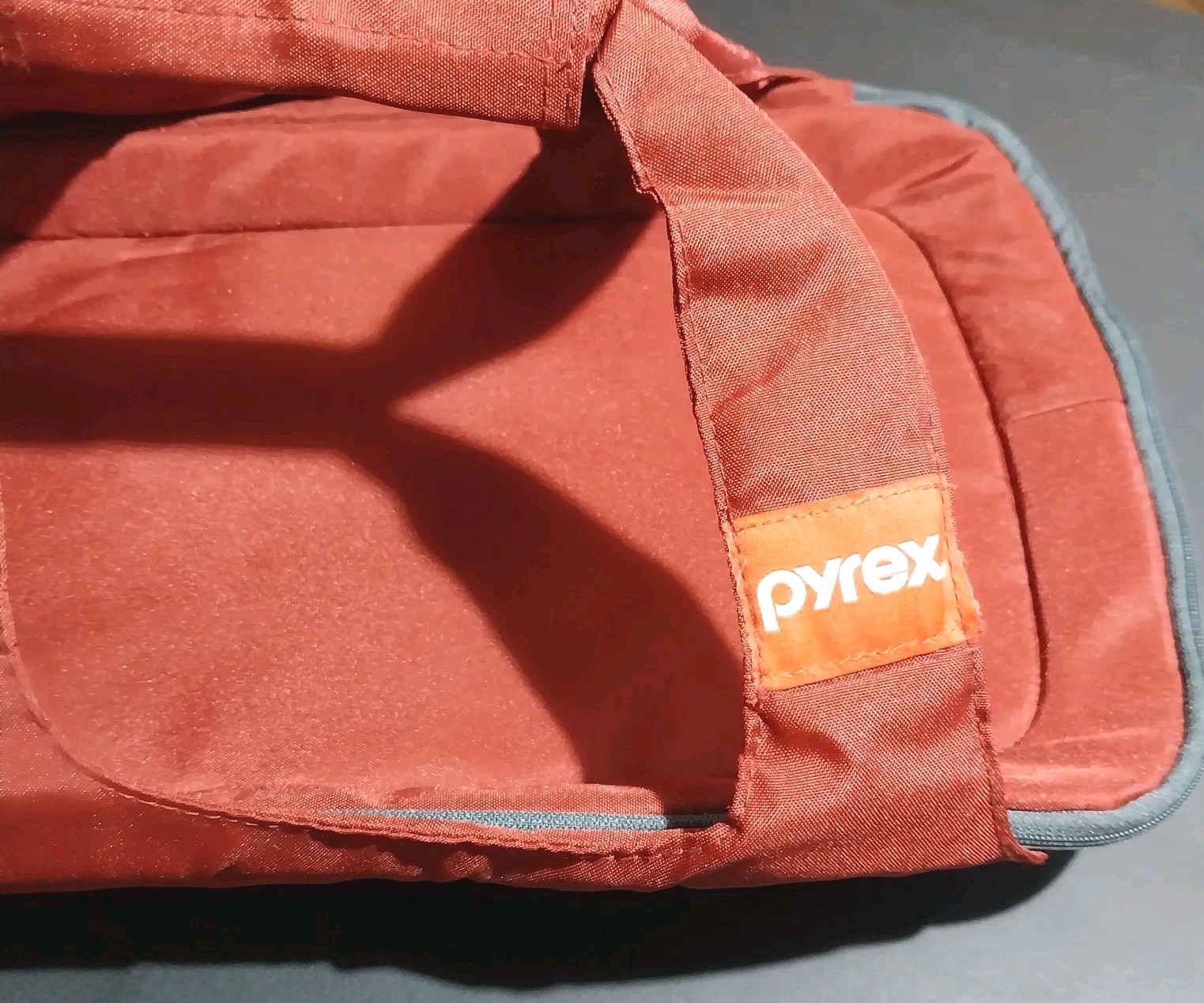 VTG Pyrex Portables Burgundy Casserole Carrier Bag 9×13 Travel Tote w/ Hot Cold