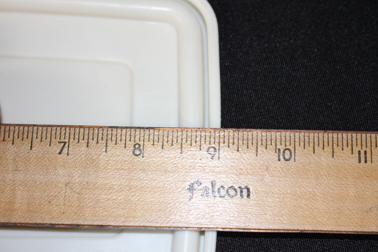 Rubbermaid Servin Saver #12 Rectangle Almond Replacement Lid Seal Cover 0167 EUC