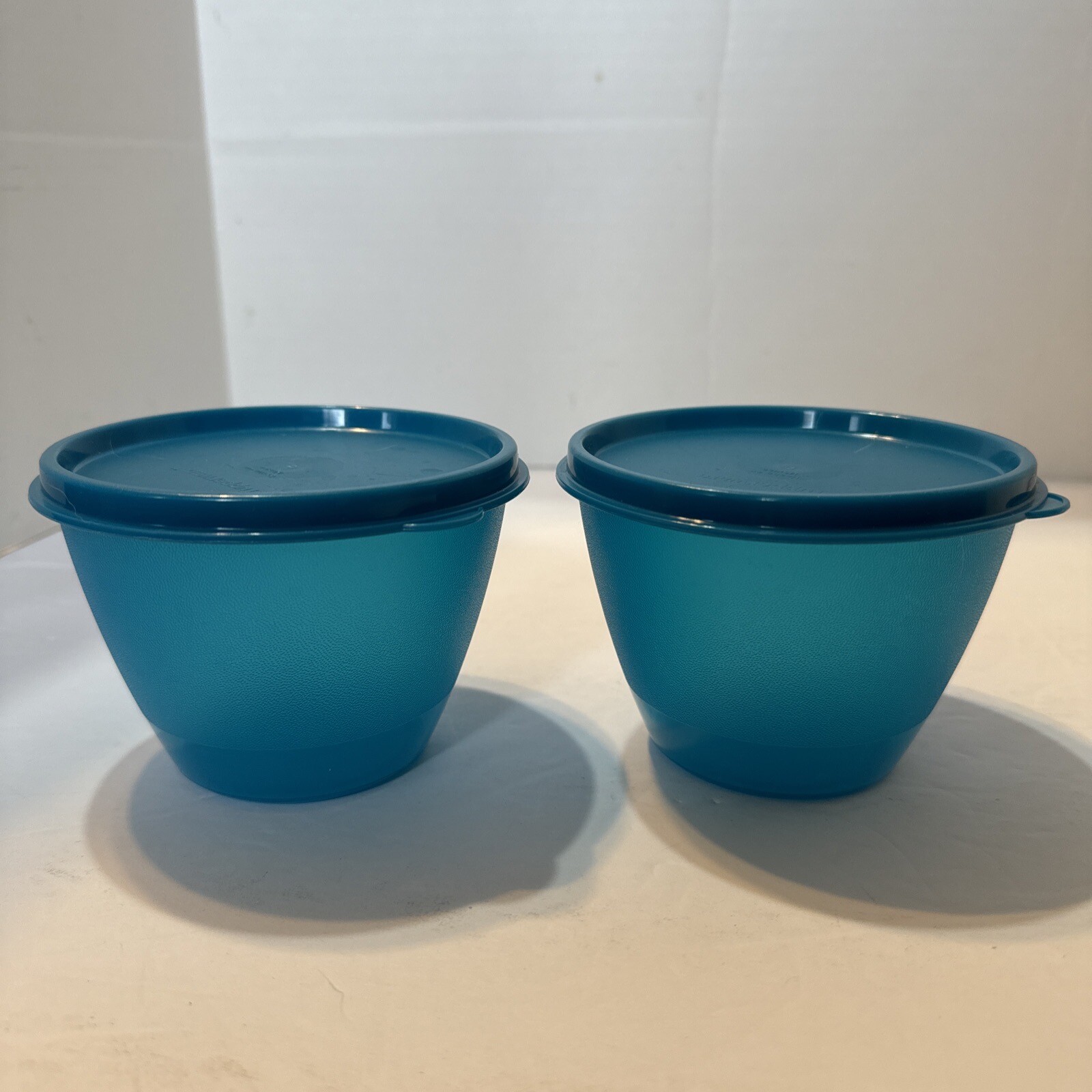 4 Tupperware Refrigerator Bowls 148D & 1286 Plus Seals Little Wonders Blue Aqua