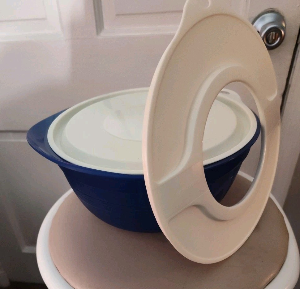 Tupperware 4968A-1 3.5 L Prep Essentials Blue Bowl