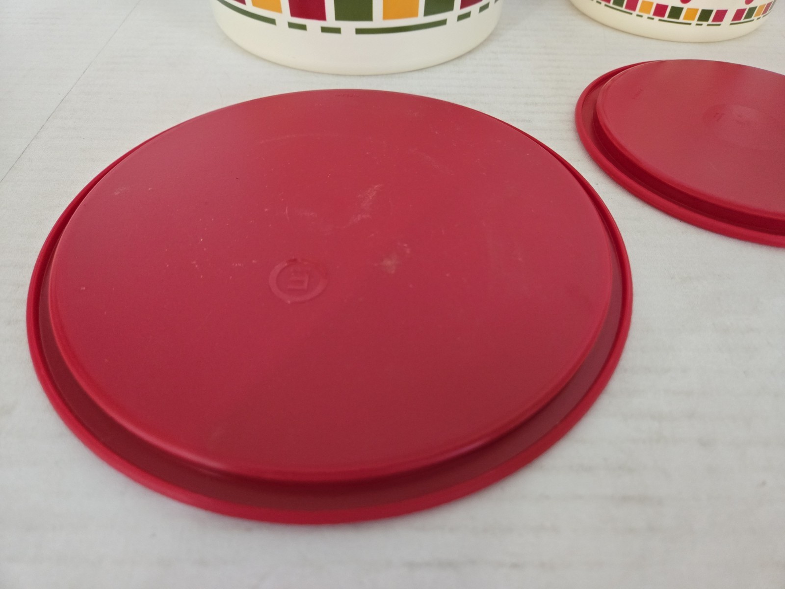 6 Piece Tupperware Happy Hacienda One Touch Canister 5.5L/5 Cup (2) FREE SHIP