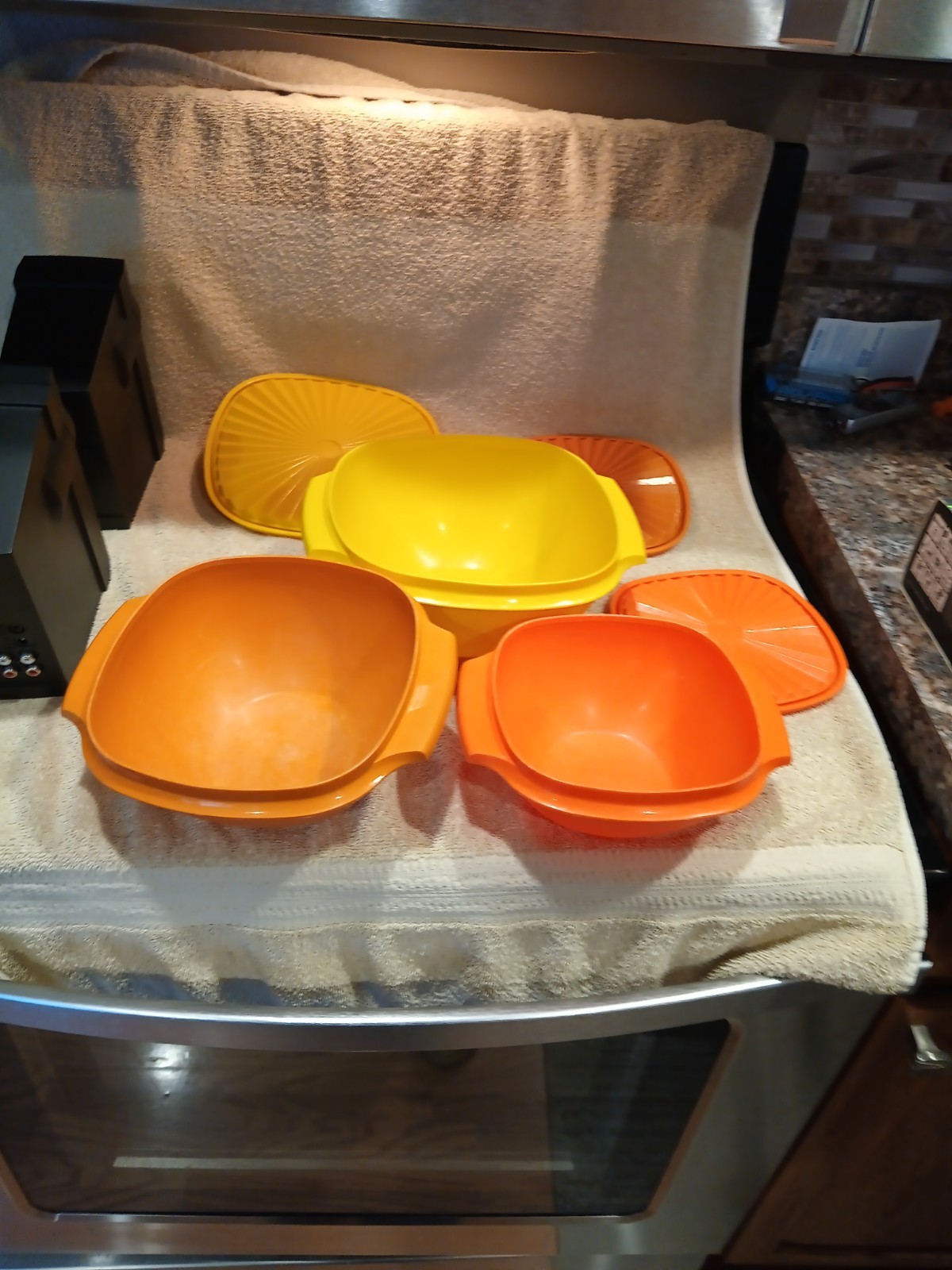 Tupperware SERVALIER SERVING HANDLED BOWLS bowl Vintage 3 Pc Set + Seals Harvest