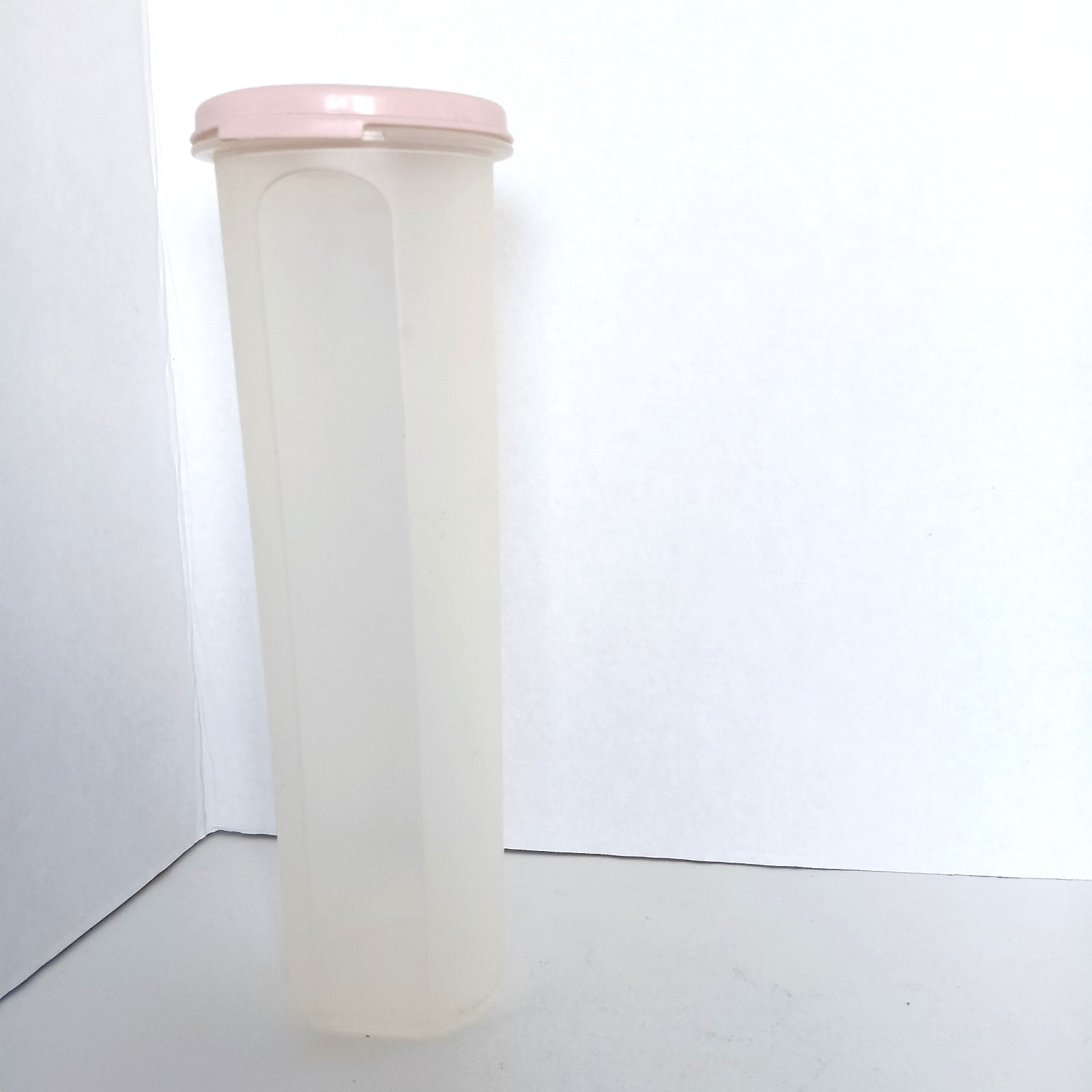 VTGE. TUPPERWARE MODULAR MATE SPAGHETTI KEEPER FROSTED/PINK 11 1/4″ H X 3 3/4″ W