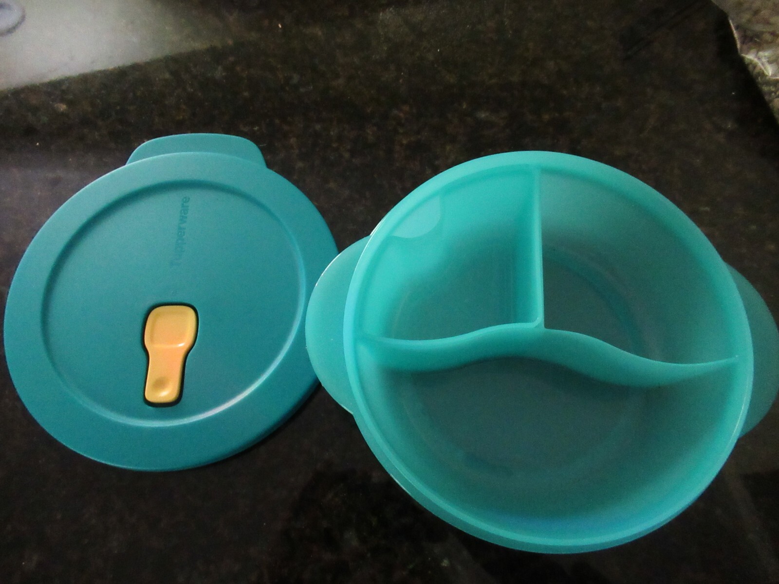 Tupperware Crystal Wave Blue 3859A-3 Divided Keeper Bowl With Vented Lid NEW