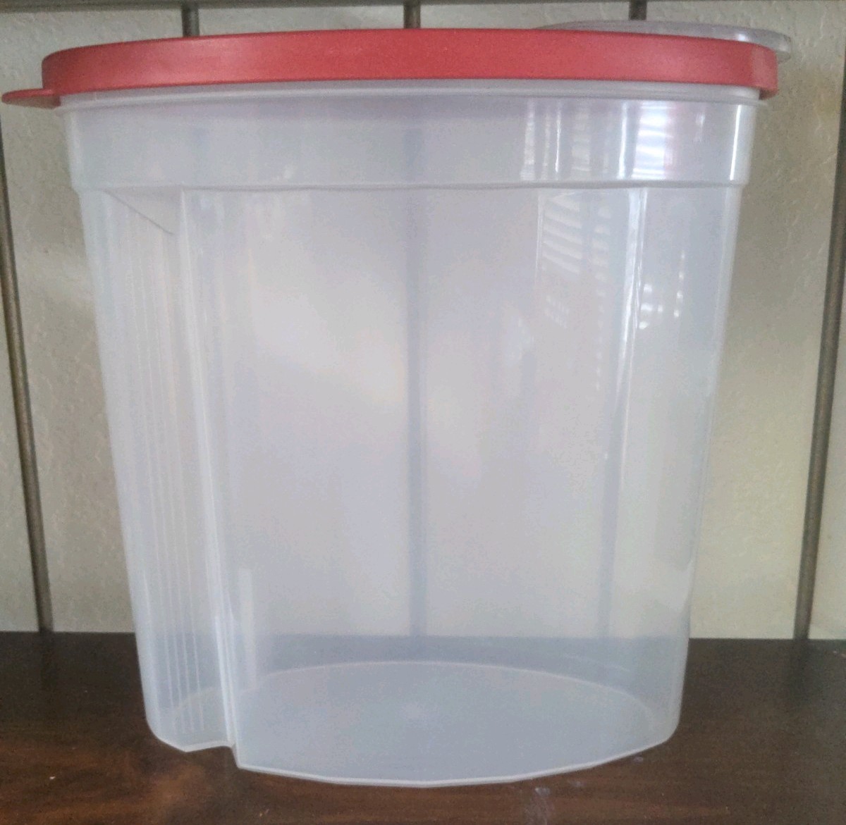Rubbermaid Snap Lid Easy Grip Cereal Dry Goods Clear Container 1.5 Gallon