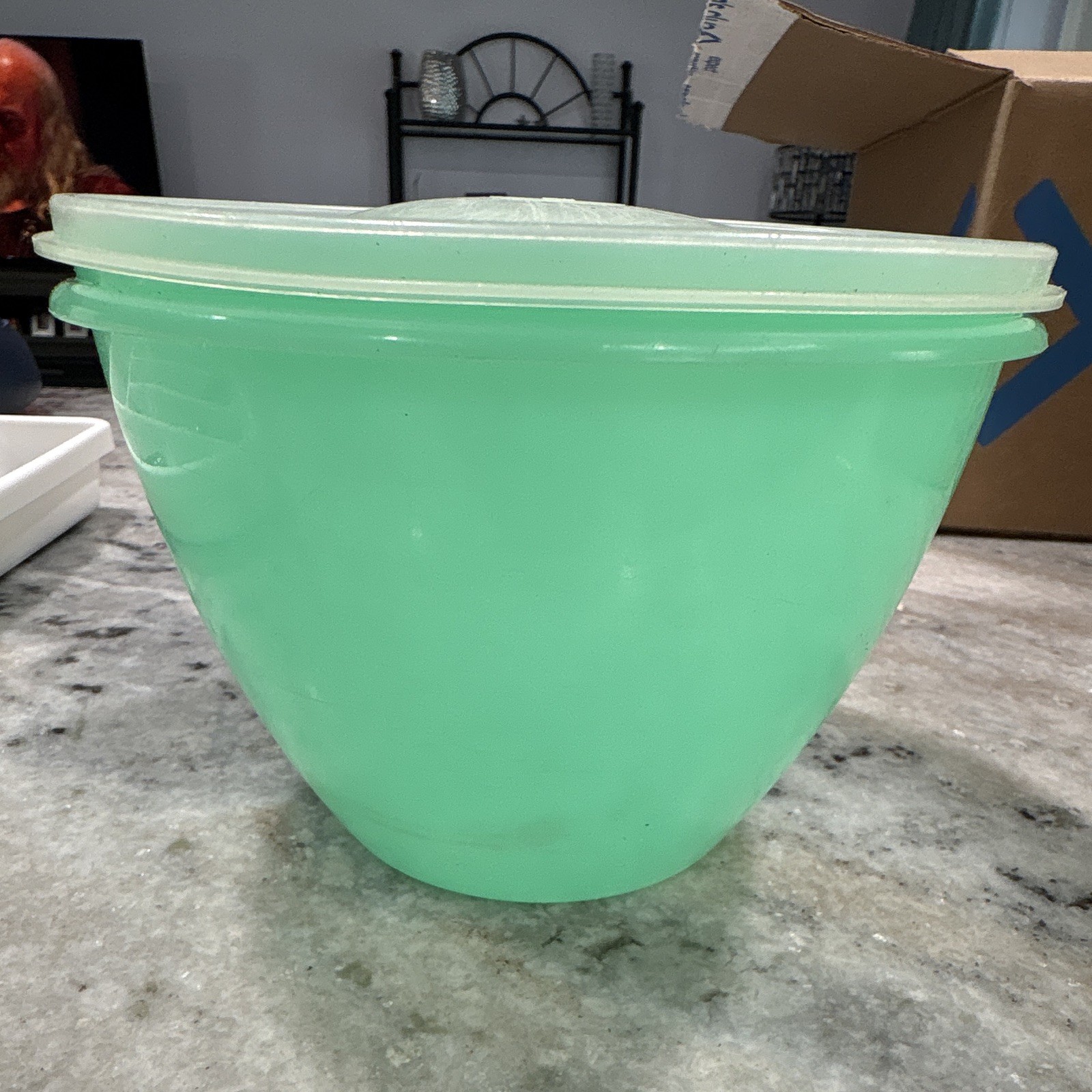 Tupperware Crisp-It 3 qt Green Round Plastic Mixing Bowl w/ Snap Lid Set