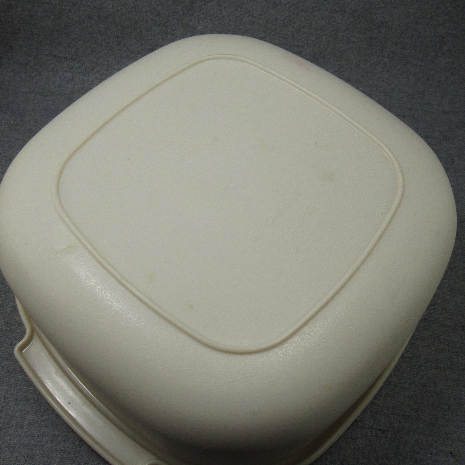 Vintage Rubbermaid Almond 12 Cup Square Storage Container Servin Saver #2249 Lid