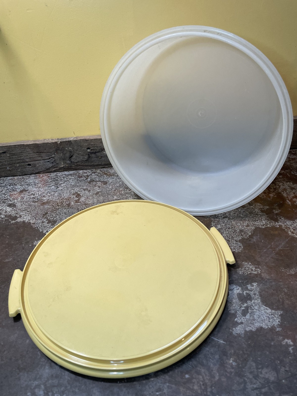 VTG Tupperware 1256-6 Large 12” Cake Carrier Harvest Gold BASE & LID ONLY
