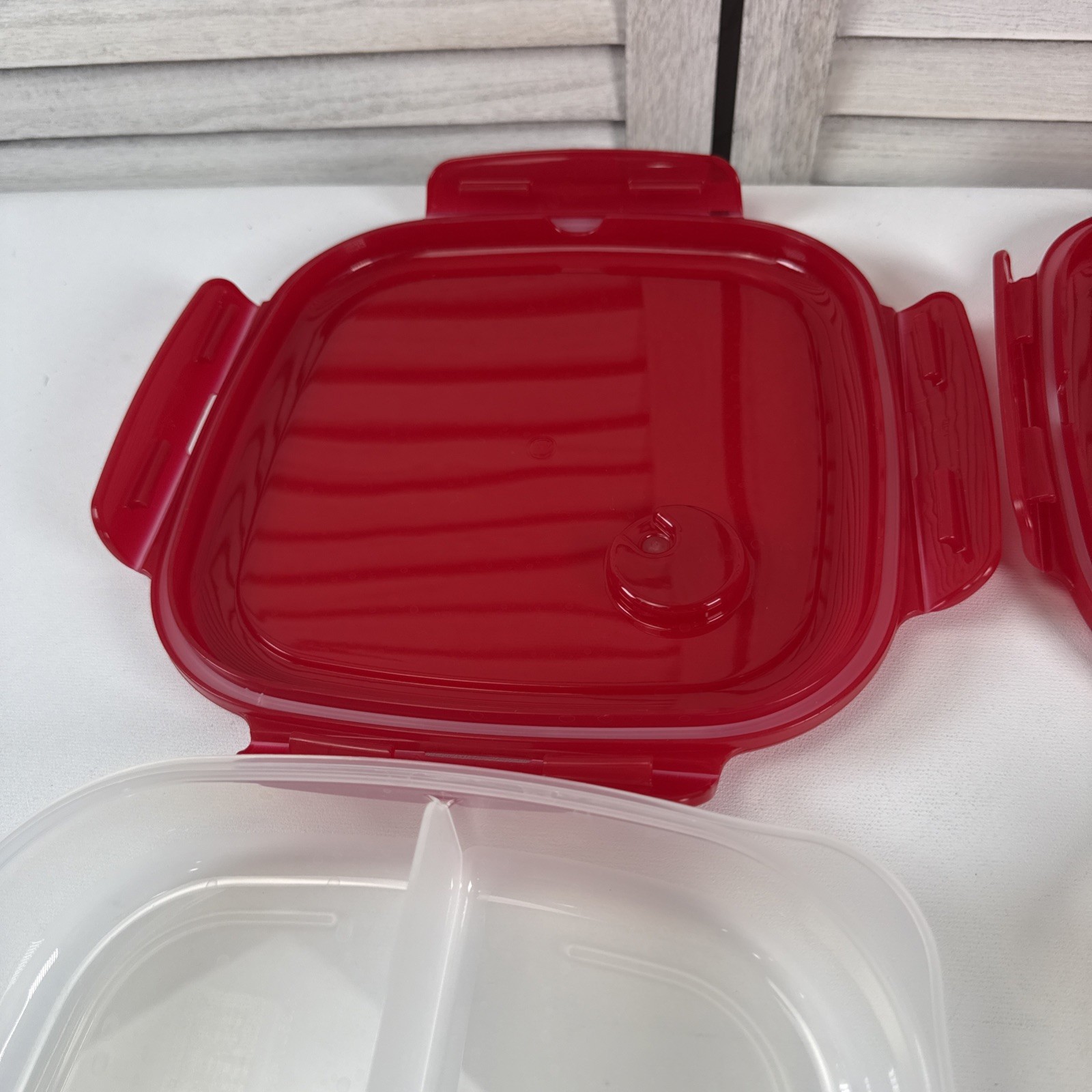 Set of 2 Lock N Lock Divided Containers w/Flip Vent Red HPL970D