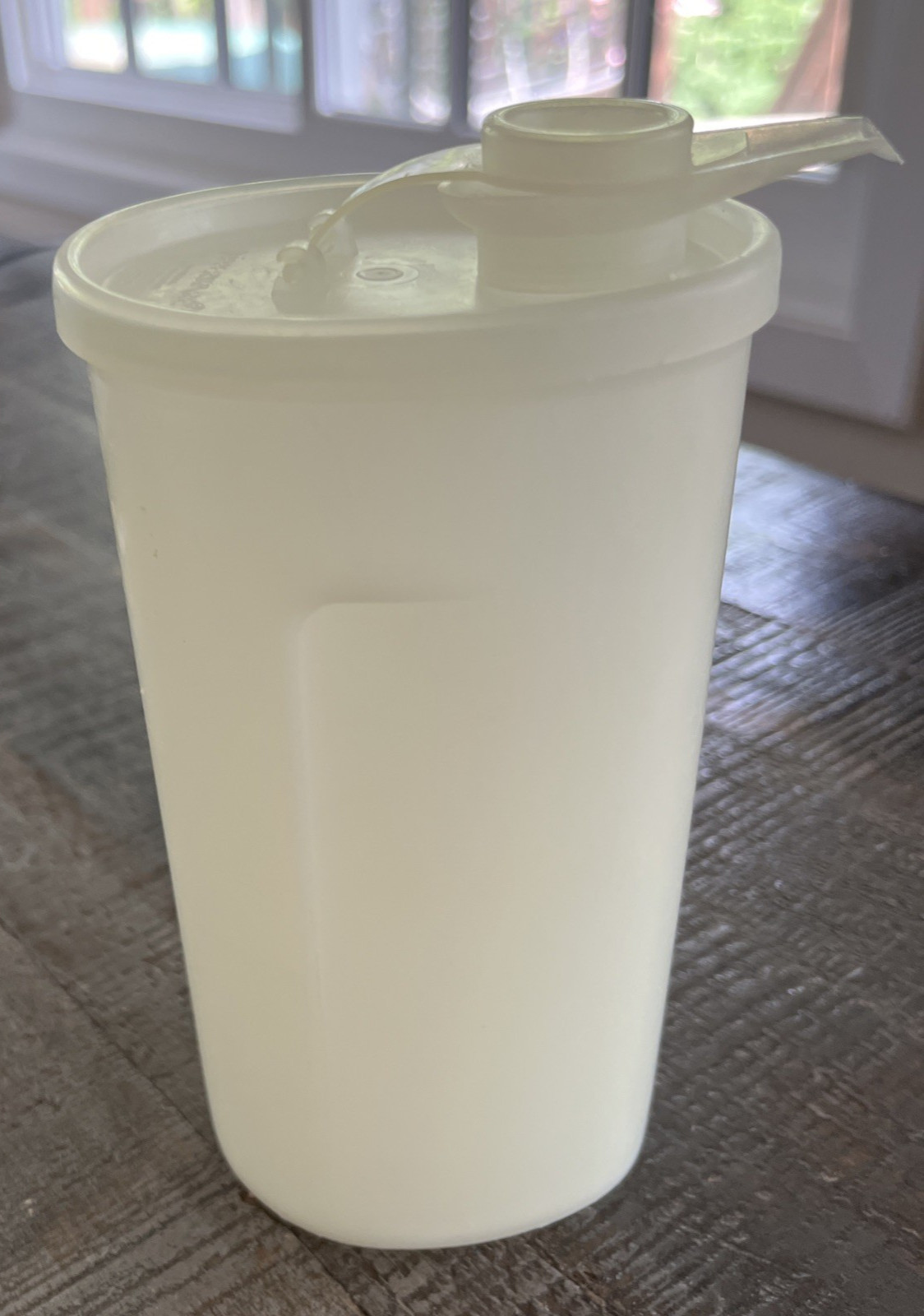 Vtg 2 Cup Tupperware Syrup Container Pitcher 640 w/ Lid 641 642 pour-FREE SHIP*