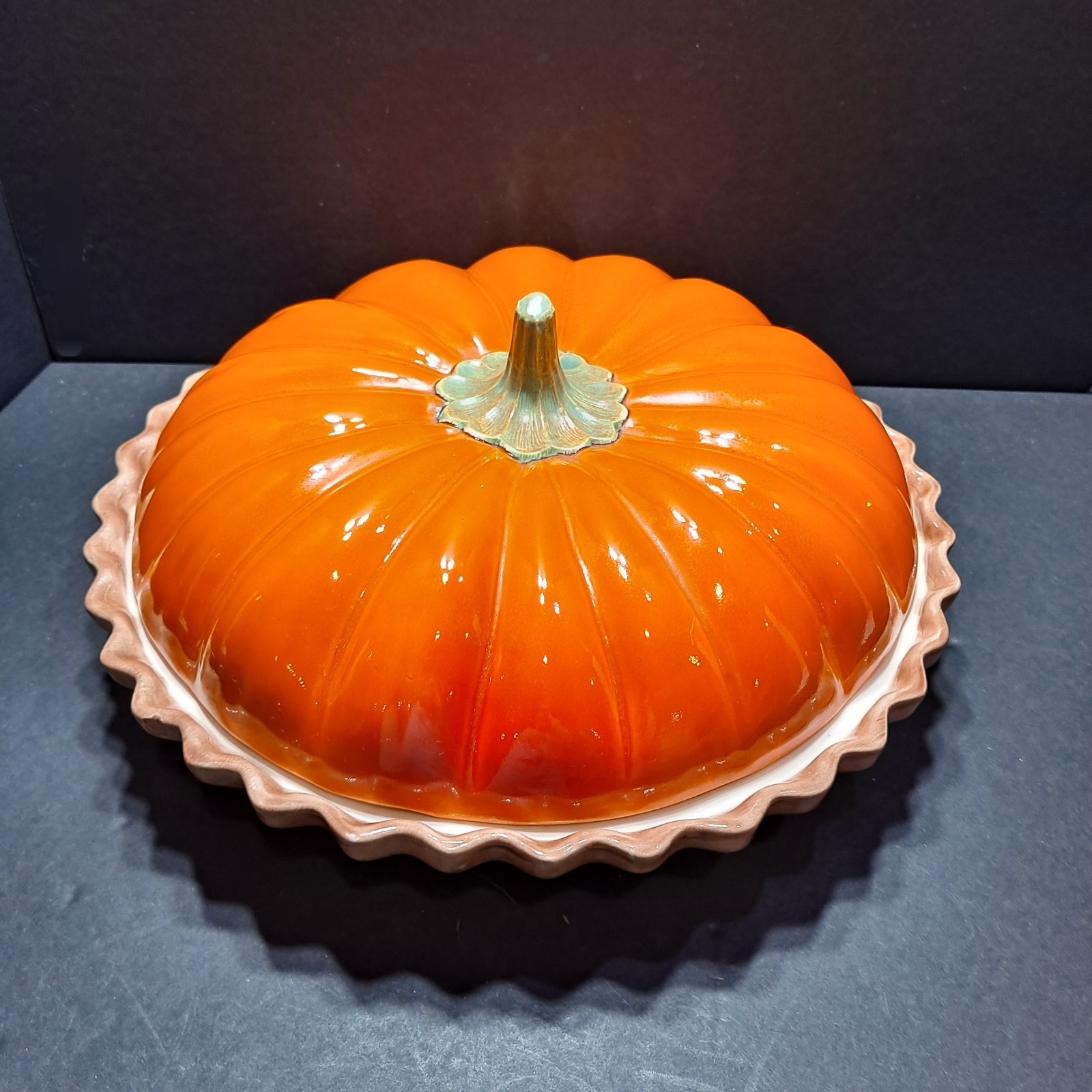 Vintage Pumpkin Pie 11.5″ Plate With Lid Ceramic Pie Keeper Covered Dish Holiday