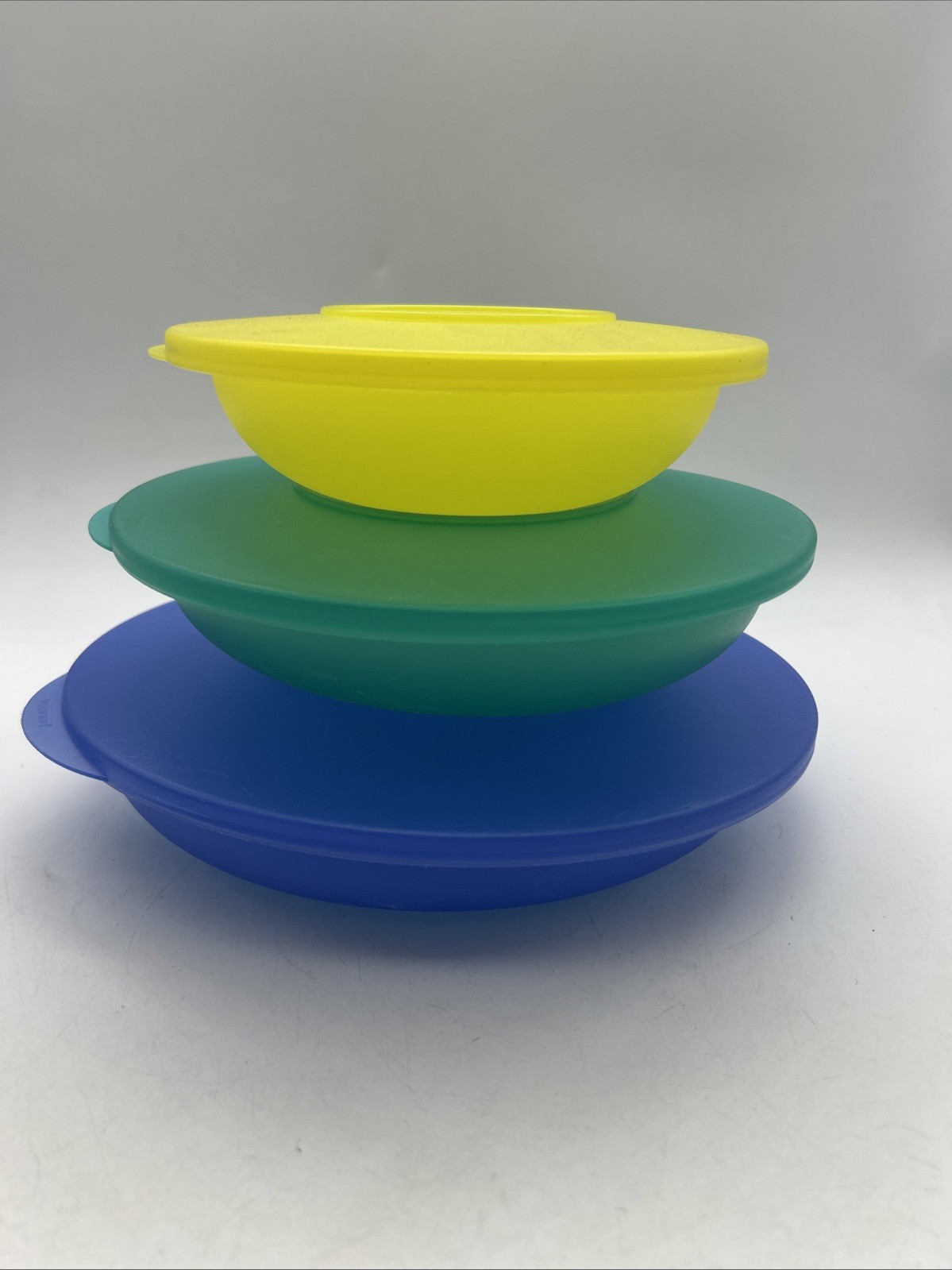Tupperware Impressions Nesting Flat Bowls w/ Lids Set of 3 Blue Yellow