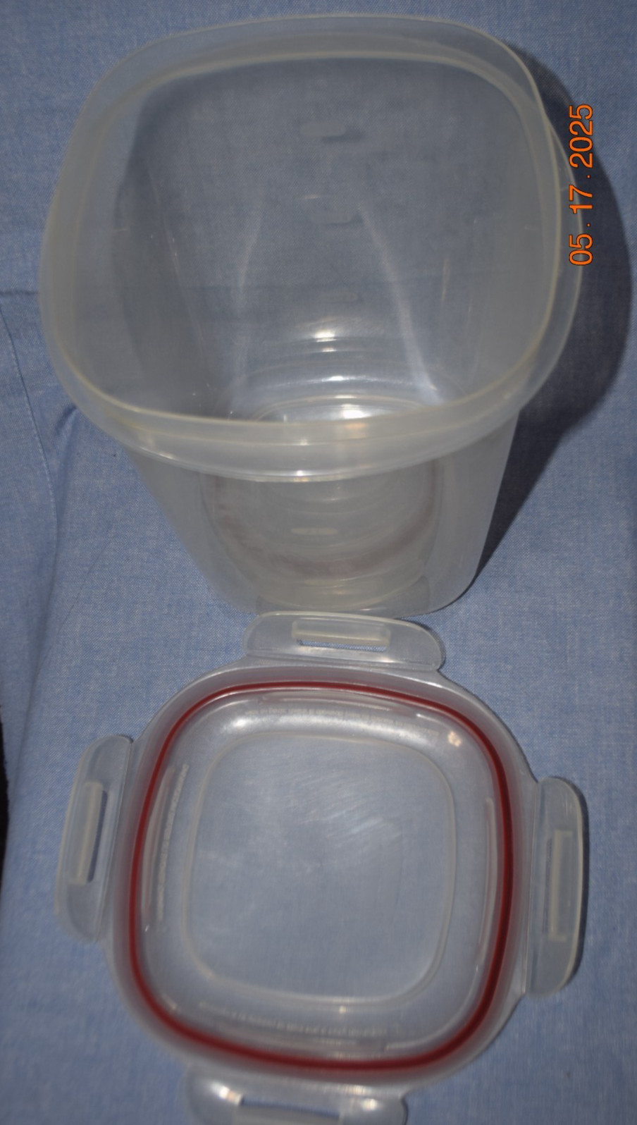 Rubbermaid 15 Cups 3.5L Lock-Its Food Storage Container w/ Easy Find Lid