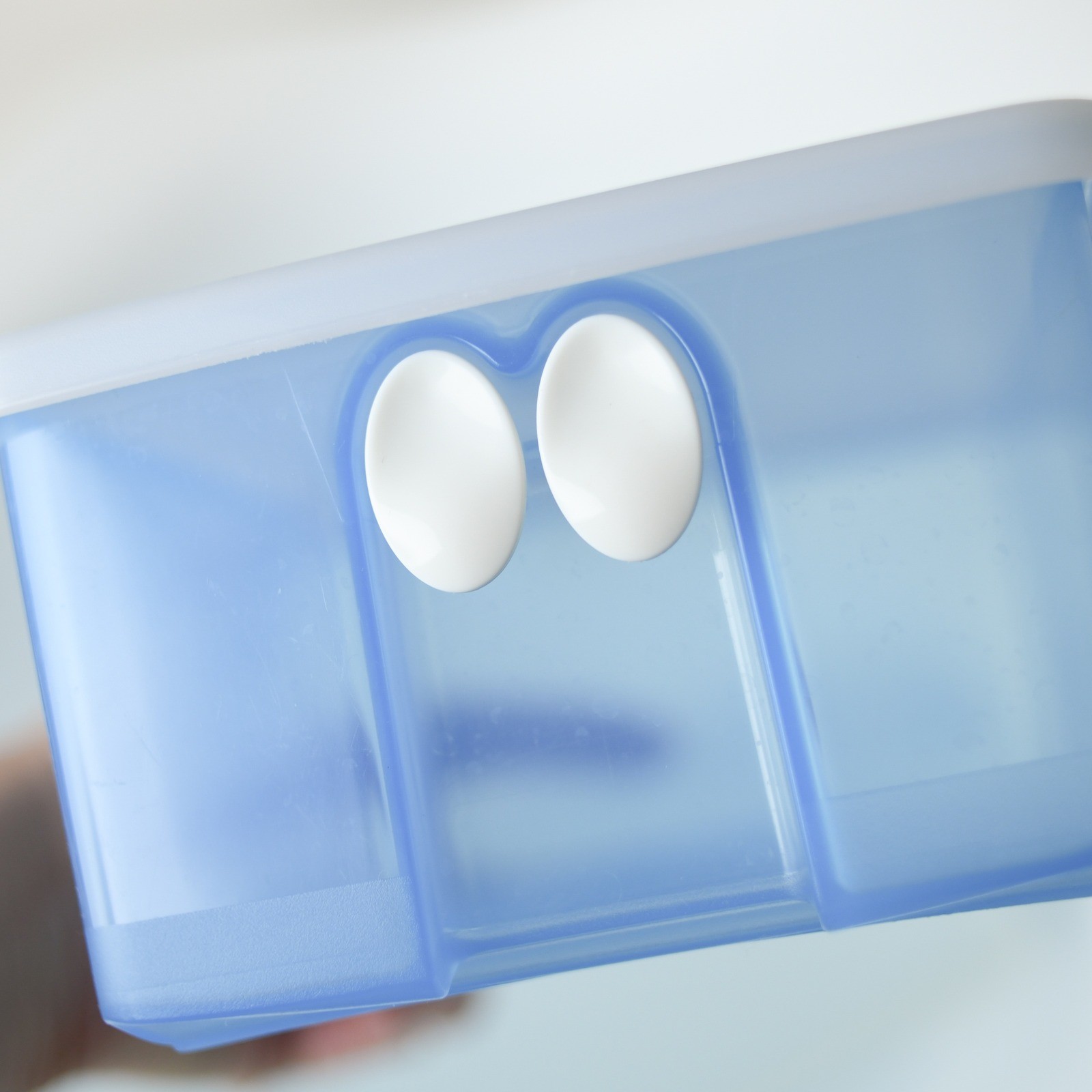 Tupperware FridgeSmart Vented Refrigerator Containers Blue Lids 3991A-1 3995-A1
