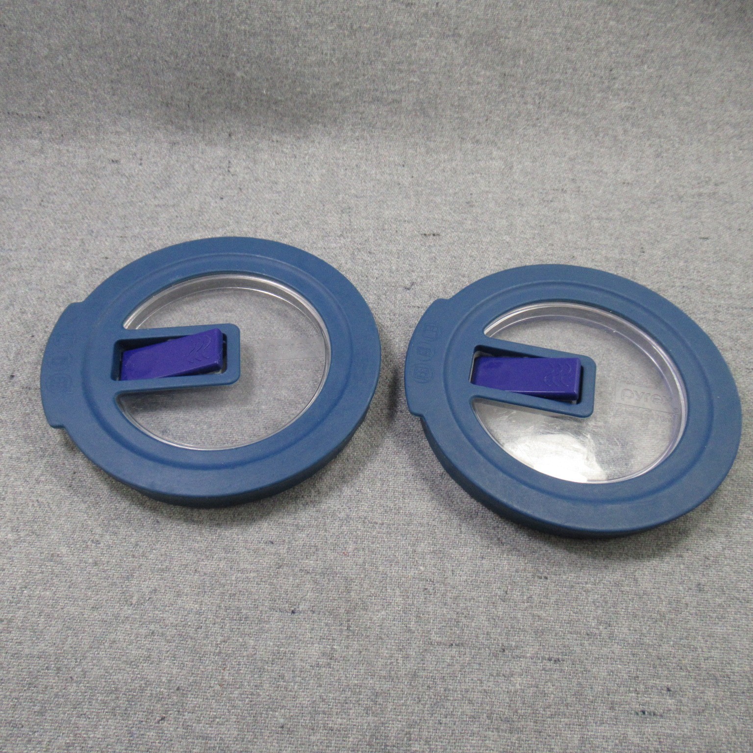 Pyrex 7200 Glass Bowls Vented Blue Lids 2 Cup Storage Lot of 2