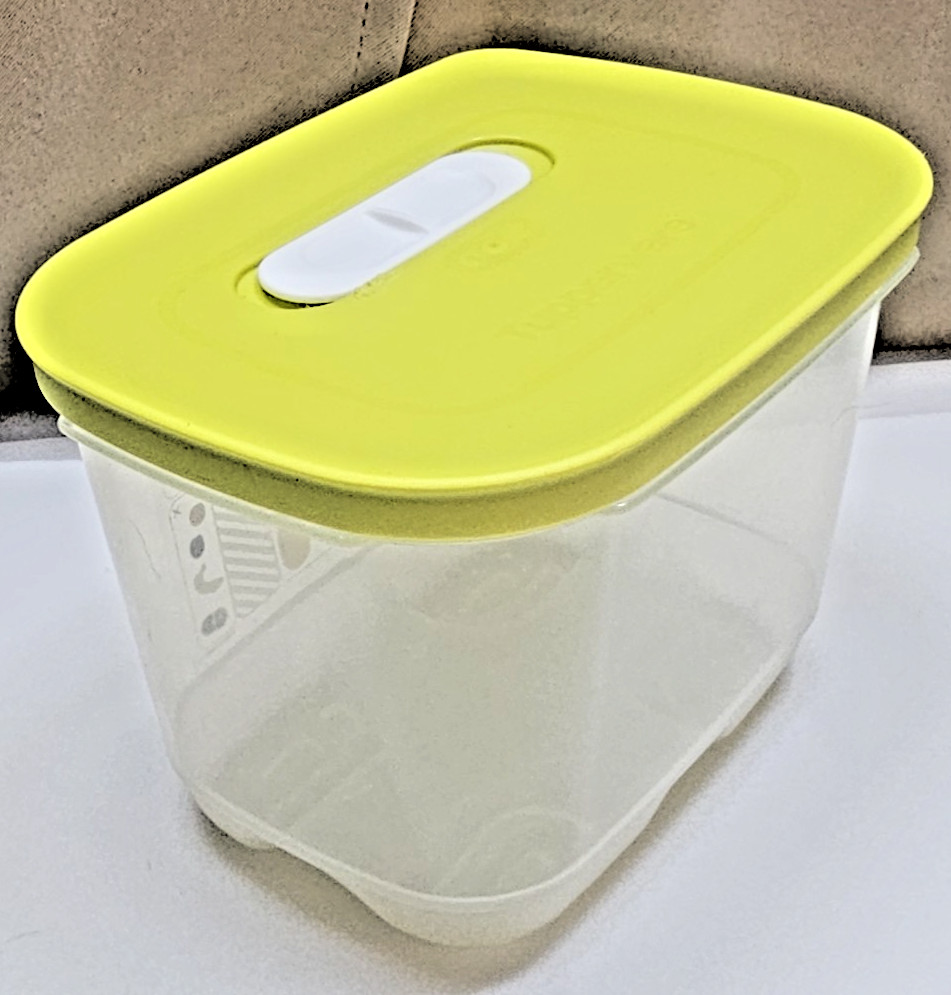 Tupperware 1.8L Rectangle Food Storage Bowl MPN 7286B-2 Air Vent Lid MPN 7287B-2