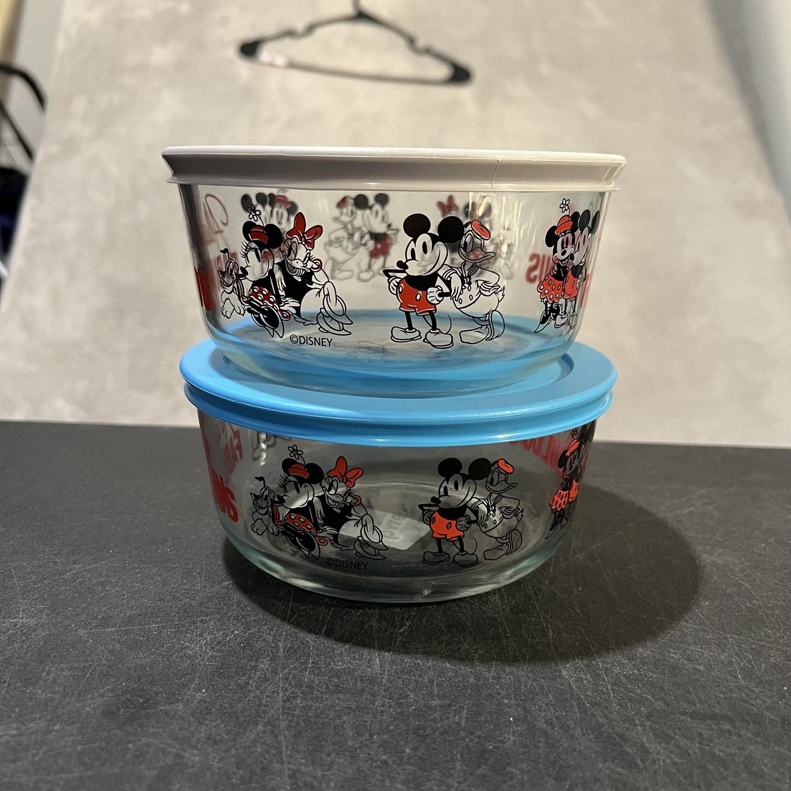 Pyrex Food Storage Containers 4 Cup 32oz Disney Mickey Minnie Fabulous Set 2