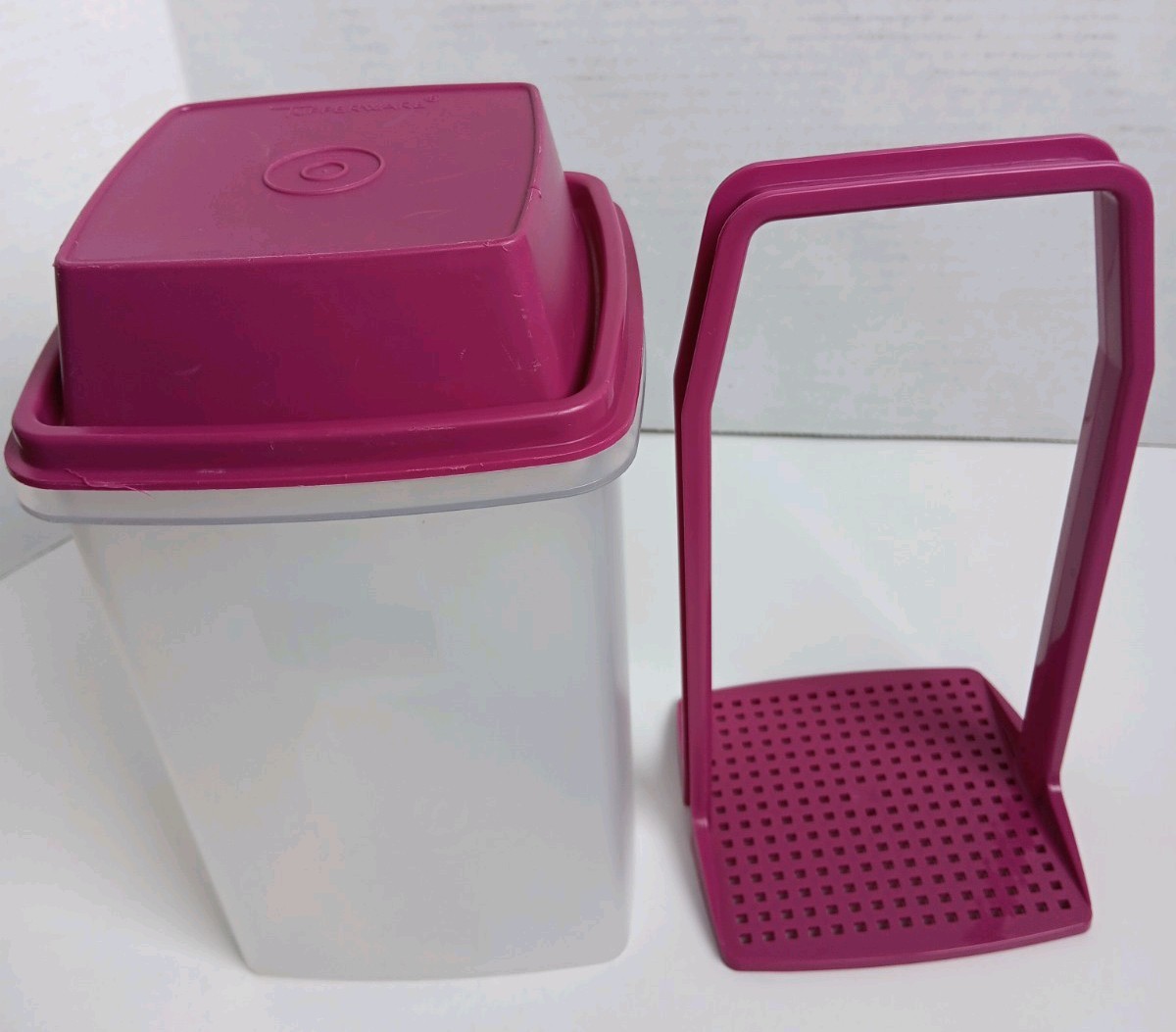 Tupperware Pick A Deli Pink Clear Pickle Keeper 1560-1 Square Container 3 Piece