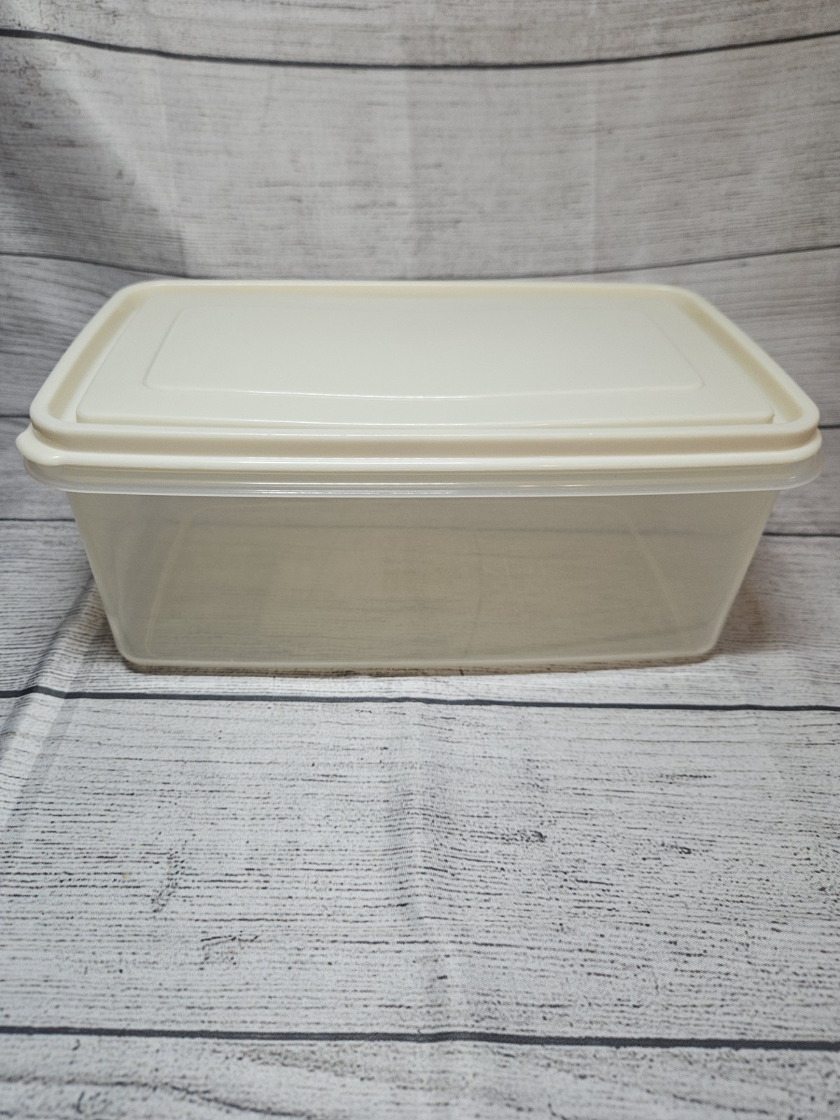 Rubbermaid Servin’ Saver RECTANGLE Container #9 WITH LID – 12 cups – 10″ x 6″
