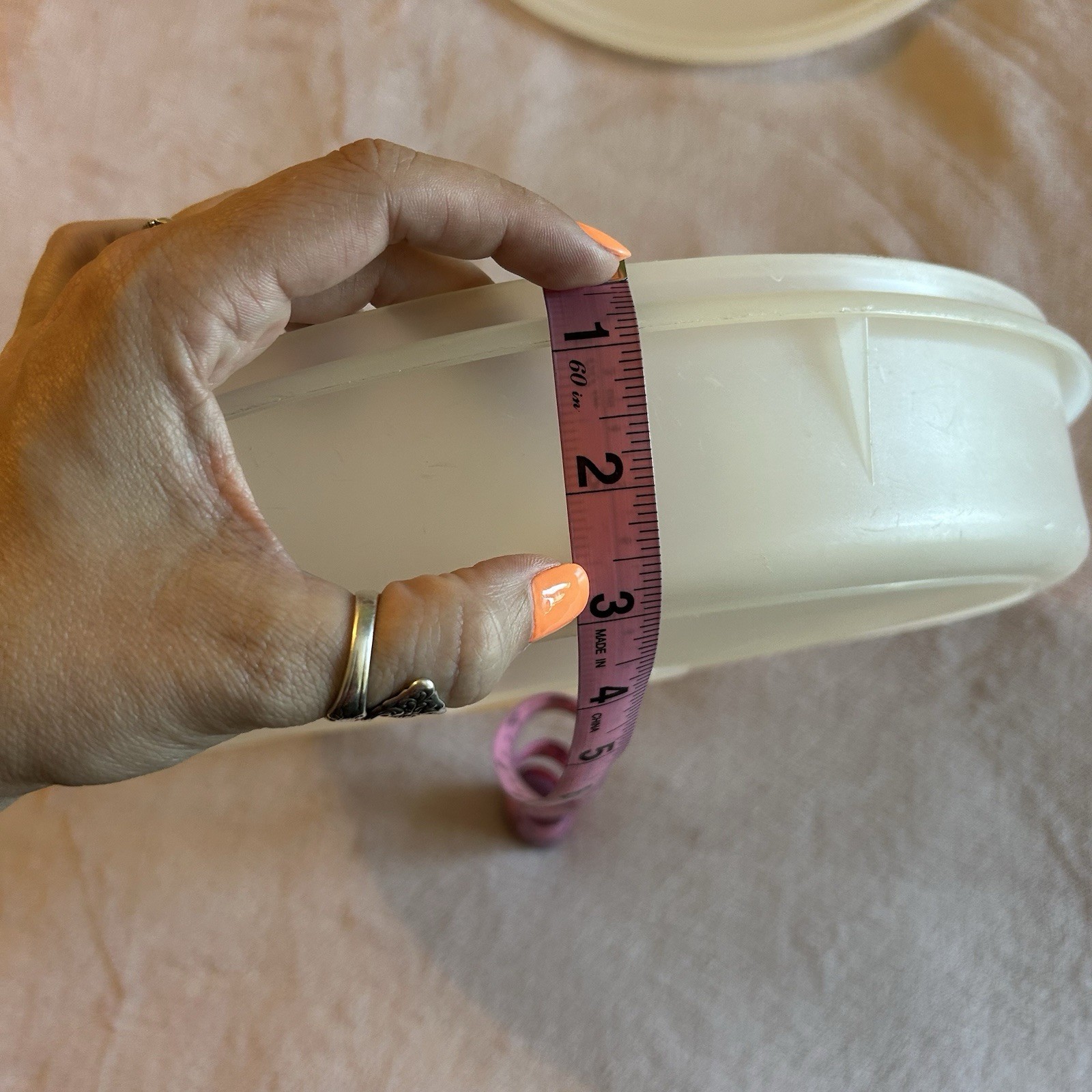 Tupperware vintage round pie cupcake cookie keeper carrier w/ snap lid USA made