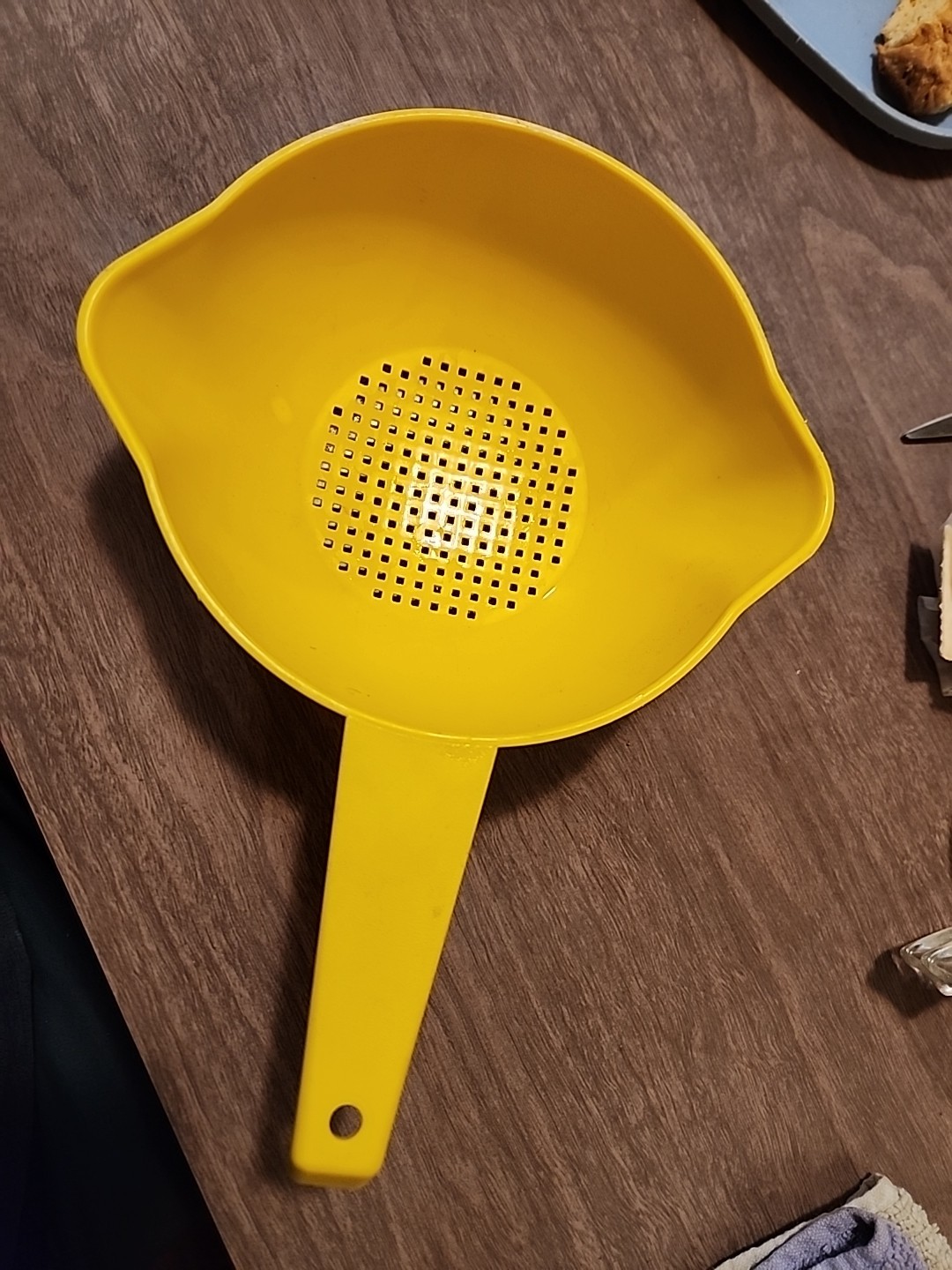 1 & 2 Quart Yellow Tupperware Strainers Colander 1200 & 1523-7