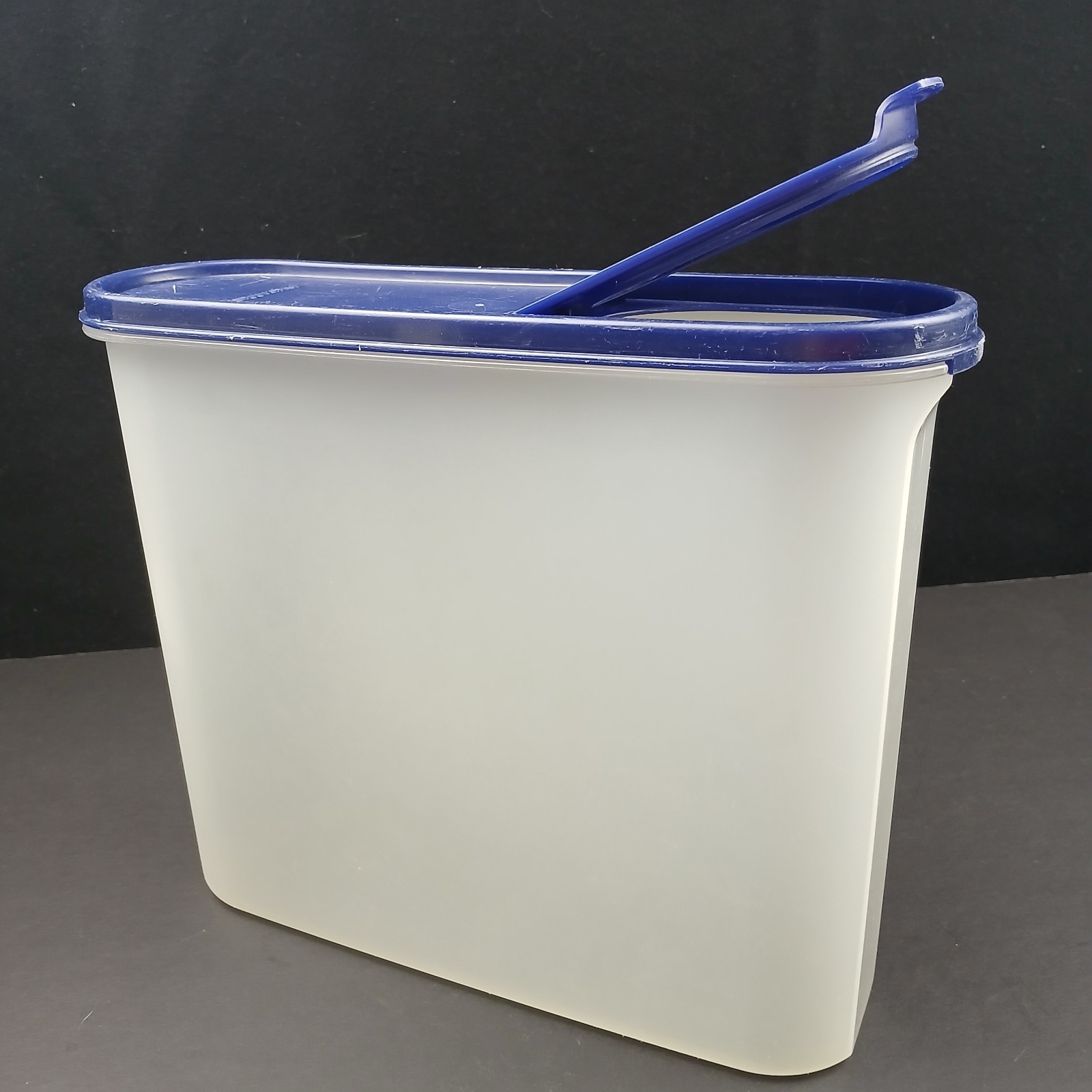 Tupperware Super Oval 4 w/ Blue Pour All Lid Modular Mates 16 1/2 cups