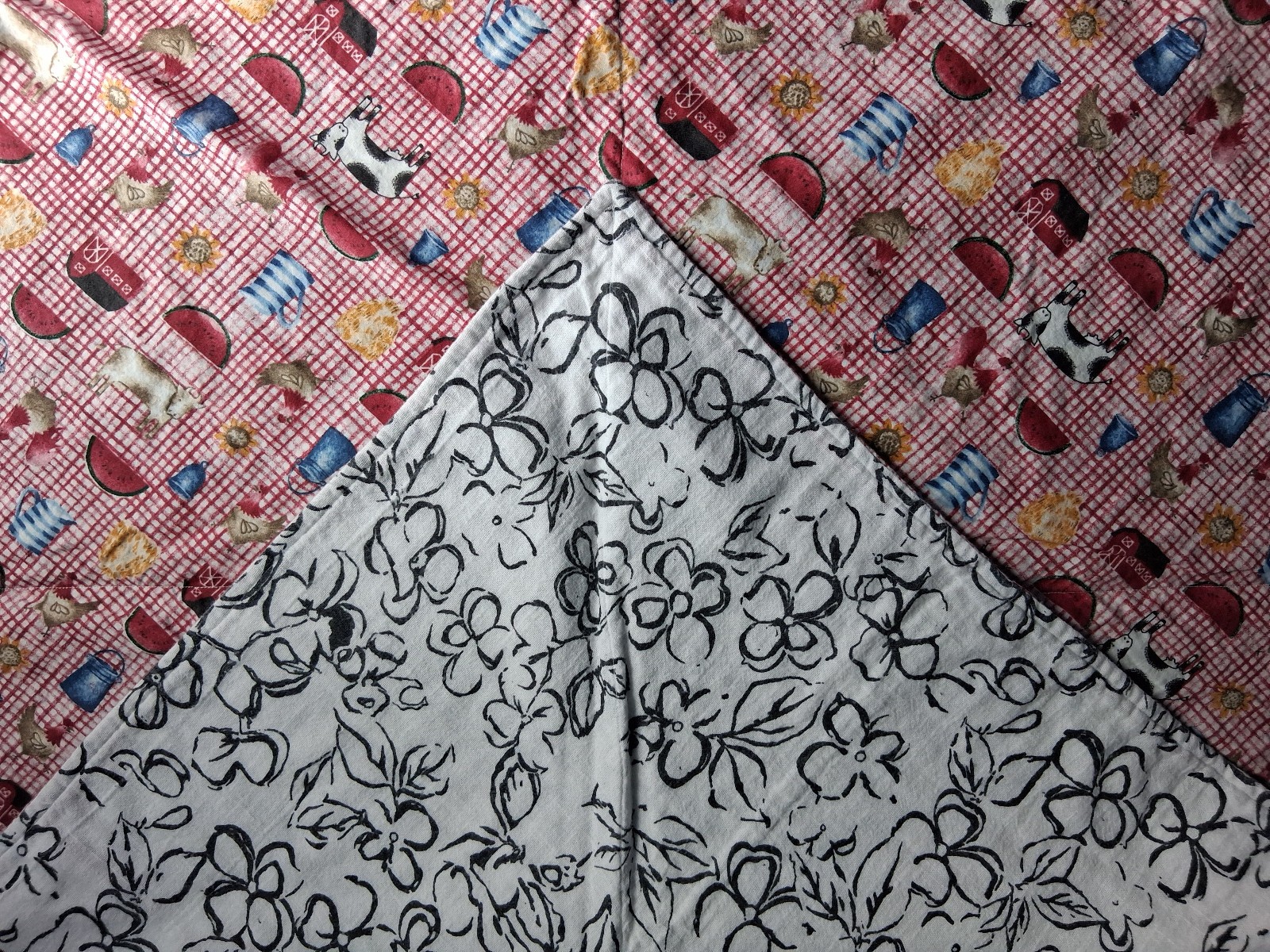 Insulated farm/flower fabric casserole carrier fits any size dish, reversible