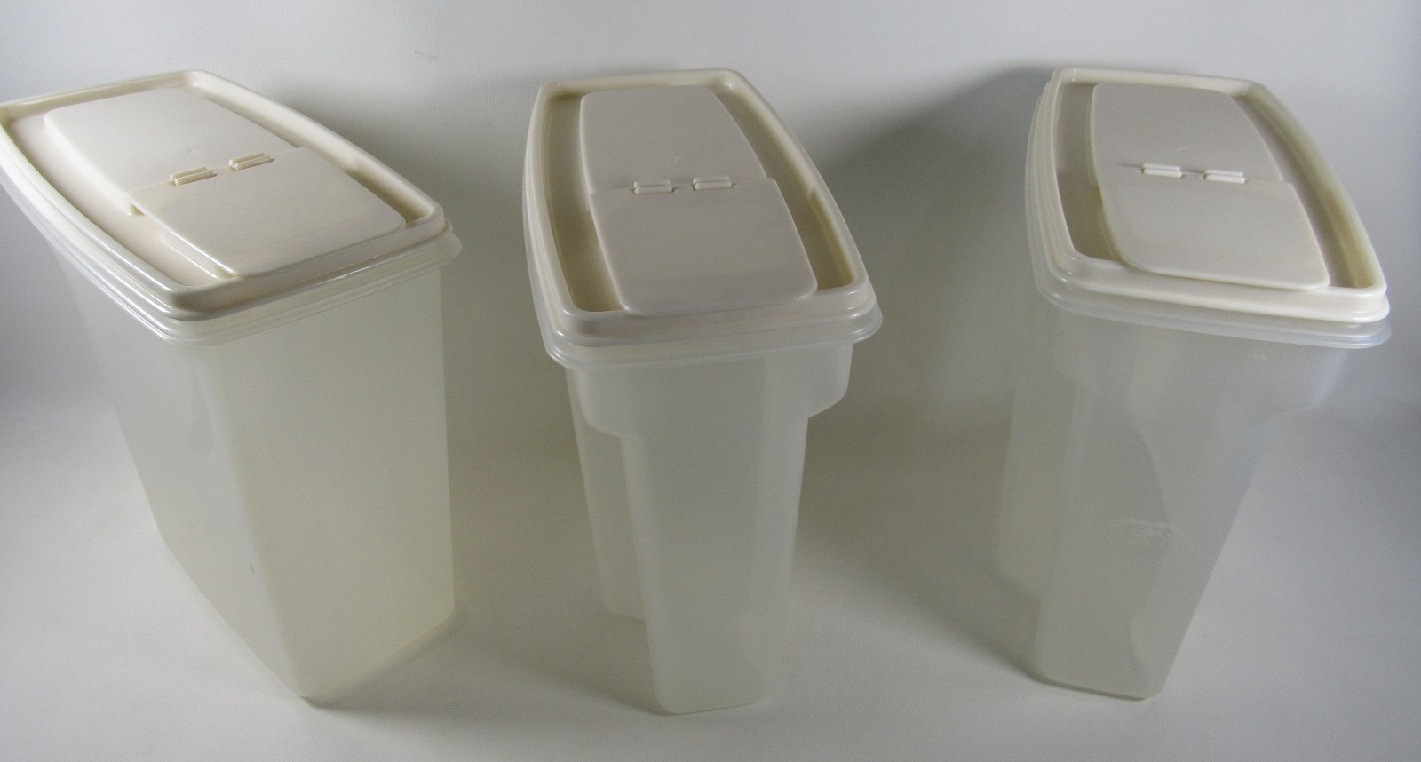 Vintage Rubbermaid Cereal Keeper 21 Cup 5 L Servin’ Saver 2 Almond Lid Lot of 3