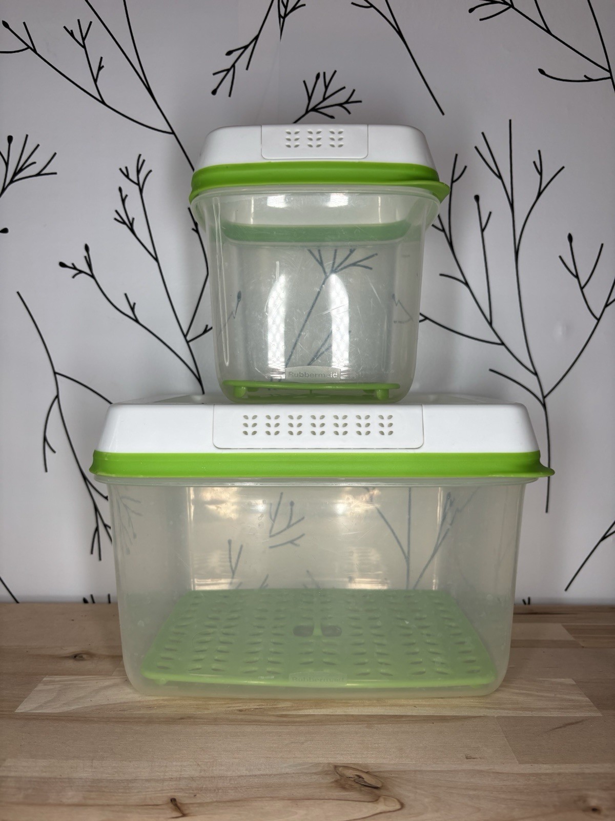 Rubbermaid Produce Saver Set 6.3 & 17.3 Cups Green White Vented Lid